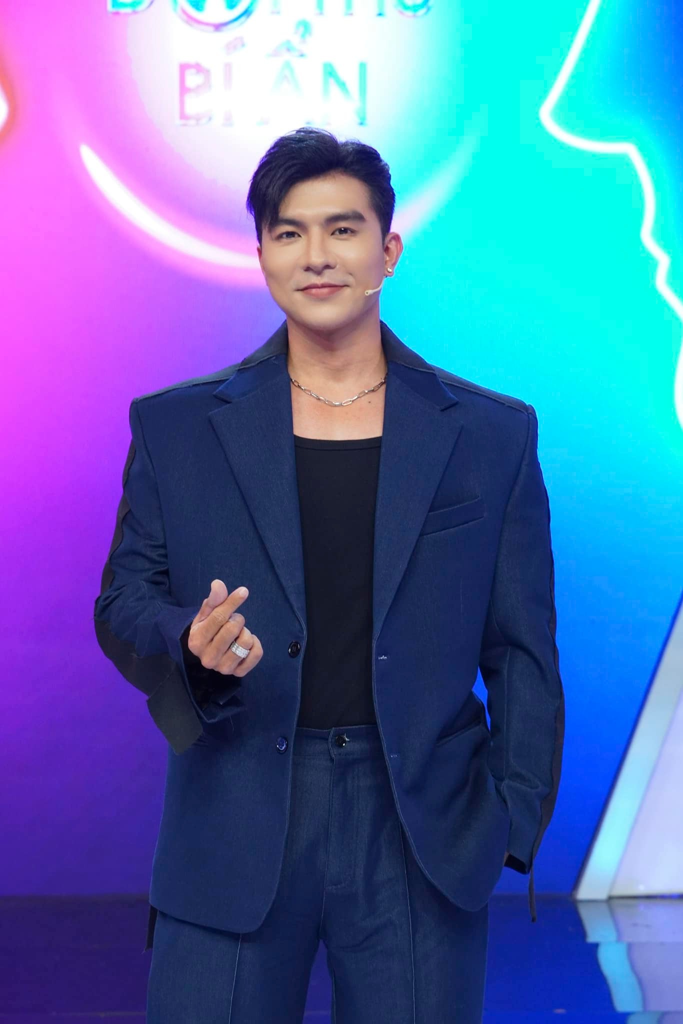 Nam diễn viên gây sốt phim Mưa đỏ: Giảm gấp 5kg để vào vai, hóa ra là tổng tài body