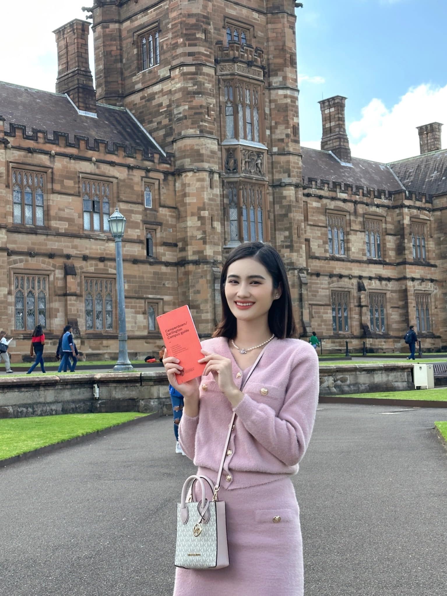 Hoa hậu Ý Nhi dừng du học tại Úc- Ảnh 4. Hoa hậu Ý Nhi dừng du học tại Úc- Ảnh 4.