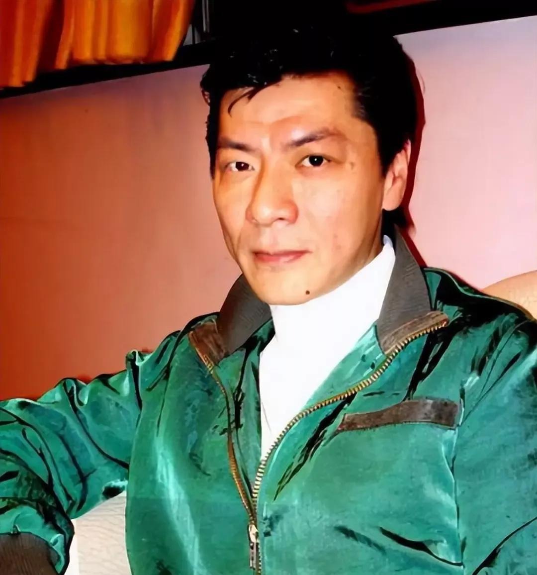 "Mỹ nam showbiz" chết không ai kịp đến viếng, giây phút hấp hối còn chẳng thấy mặt vợ con lần cuối 4694b4f531764e618c7203f9918a1f5a 17578356347611555296287 1757837102260 1757837102750206087923