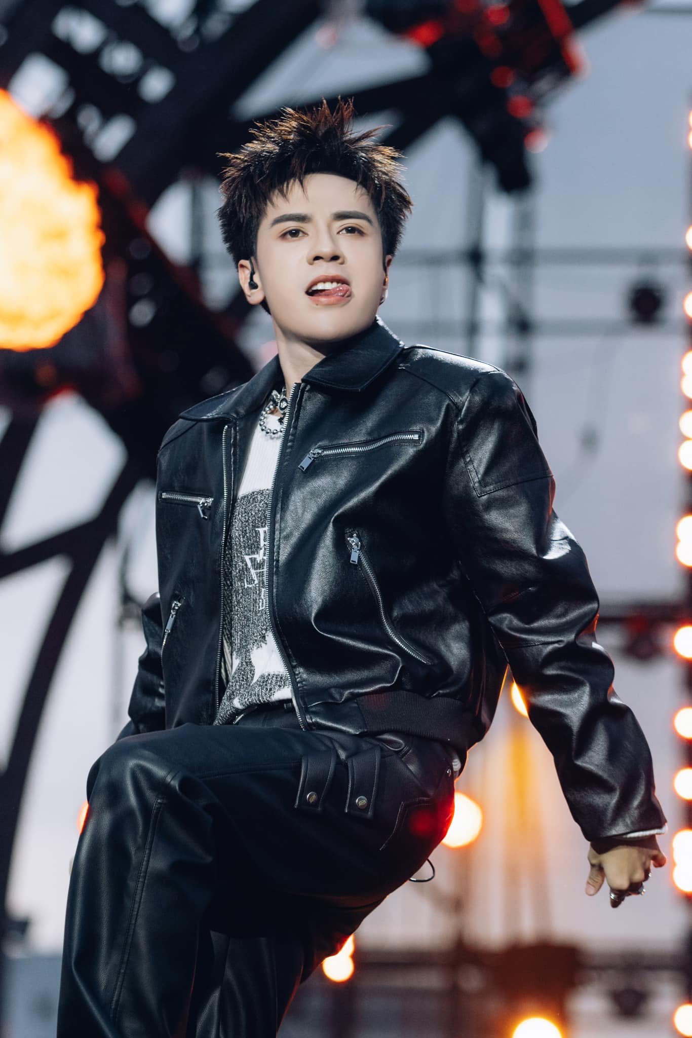 Rầm rộ bài đăng bóc loạt hint Quang Hùng MasterD hẹn hò 1 hot girl, chính chủ liền đáp trả đầy ẩn ý- Ảnh 3. Rầm rộ bài đăng bóc loạt hint Quang Hùng MasterD hẹn hò 1 hot girl, chính chủ liền đáp trả đầy ẩn ý- Ảnh 3.