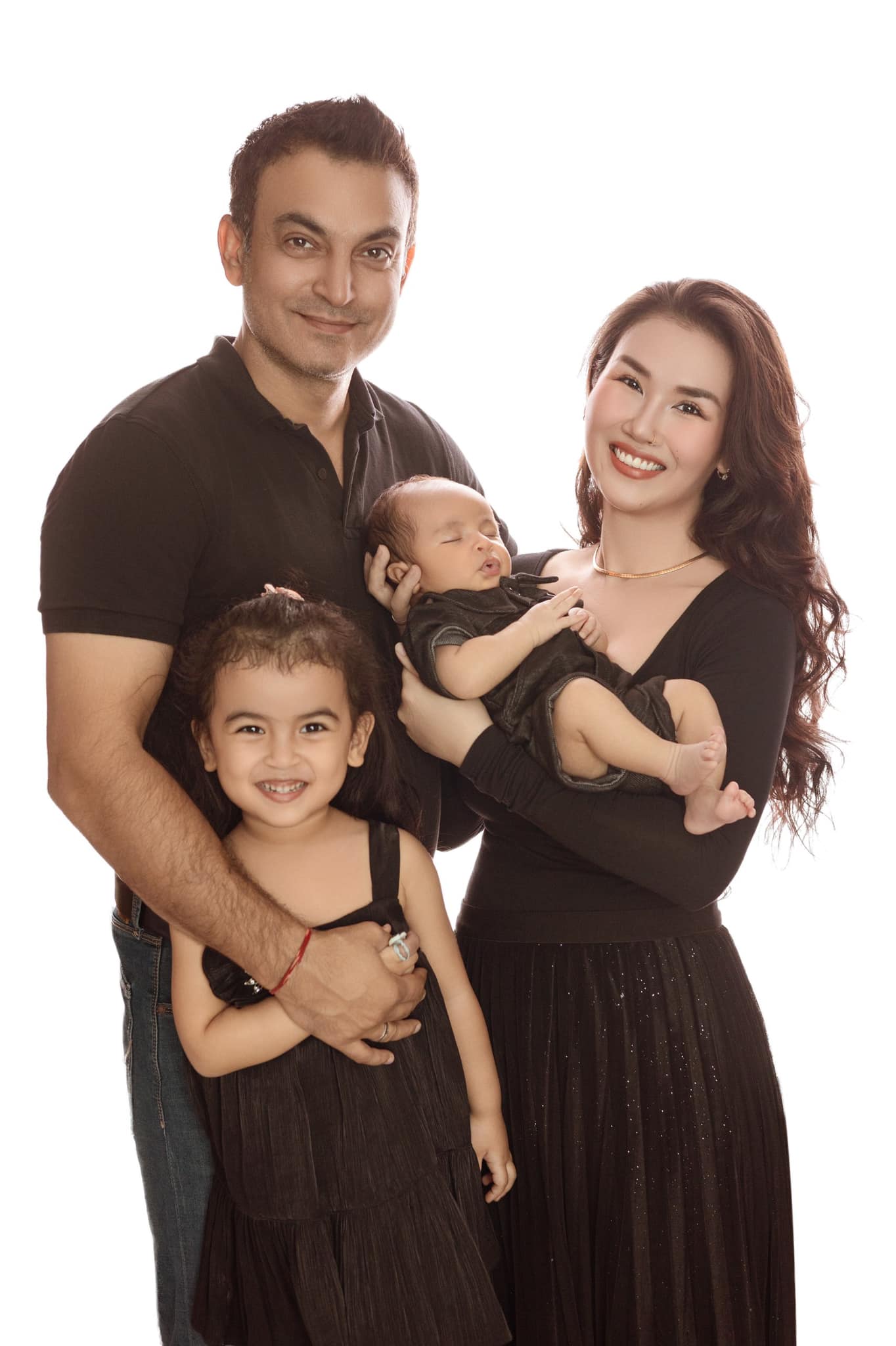 Chuyện tình định mệnh của nữ nghệ sĩ đình đám và đại gia Ấn Độ, được chồng đưa tiền quản lý- Ảnh 3.