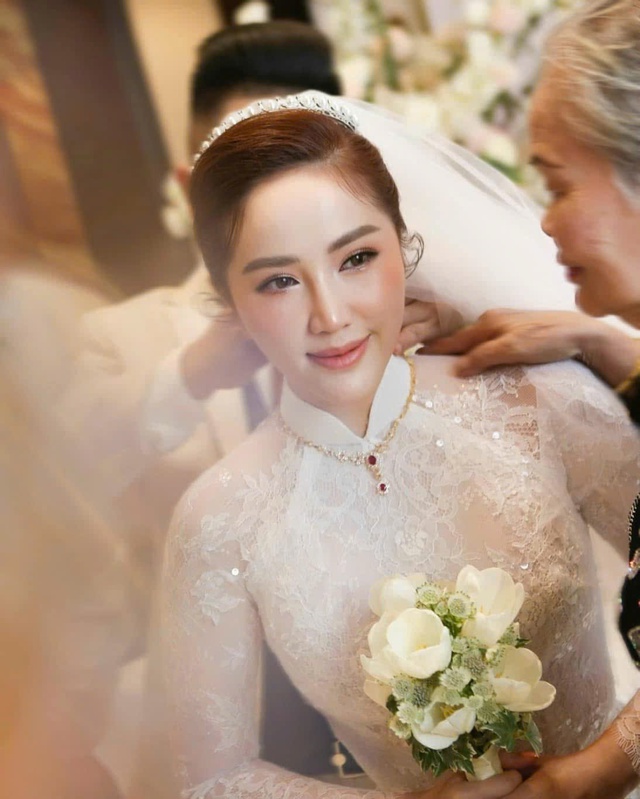 Sao nữ Việt giàu sụ từ khi 16 tuổi: Bố mẹ là trùm bất động sản, rơi vào trầm cảm vì cháy nhà- Ảnh 15.