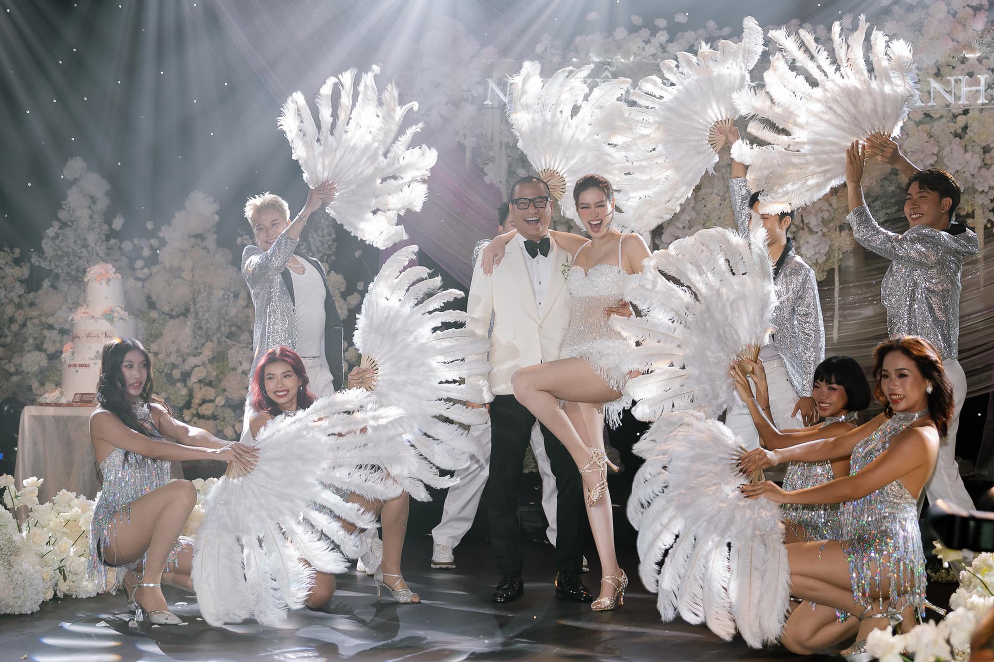 Hoa hậu Khánh Vân mang thai sau 6 tháng kết hôn với chồng hơn 17 tuổi?- Ảnh 6.