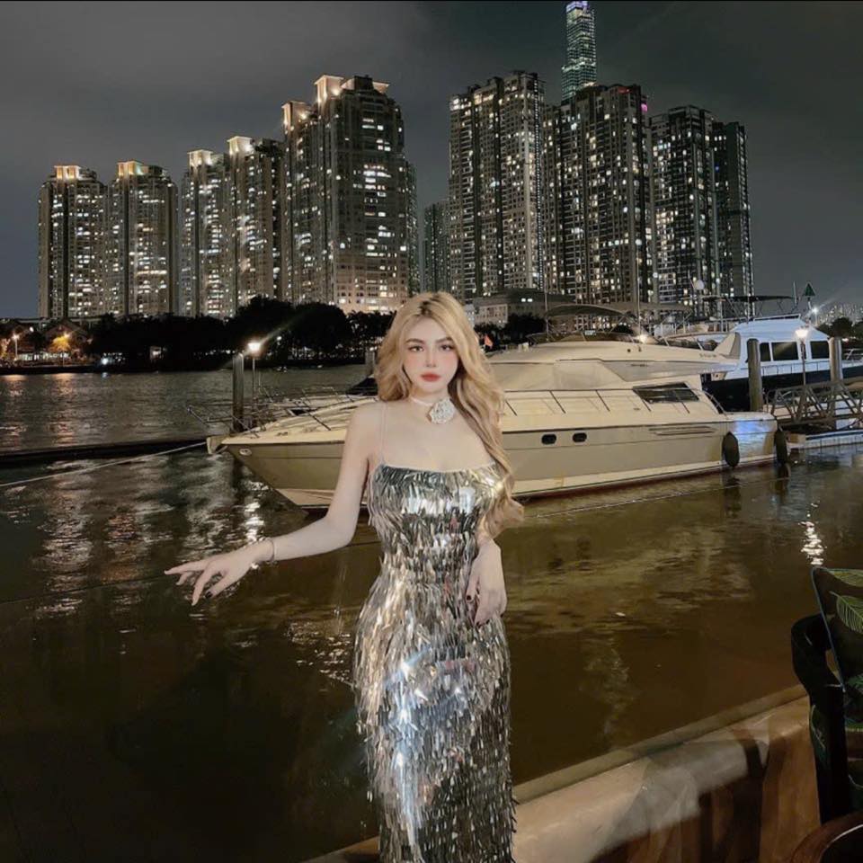 Cận cảnh nhan sắc cô gái được đánh giá là bản sao của Ngân 98, gợi cảm không kém hot girl mạng- Ảnh 4.