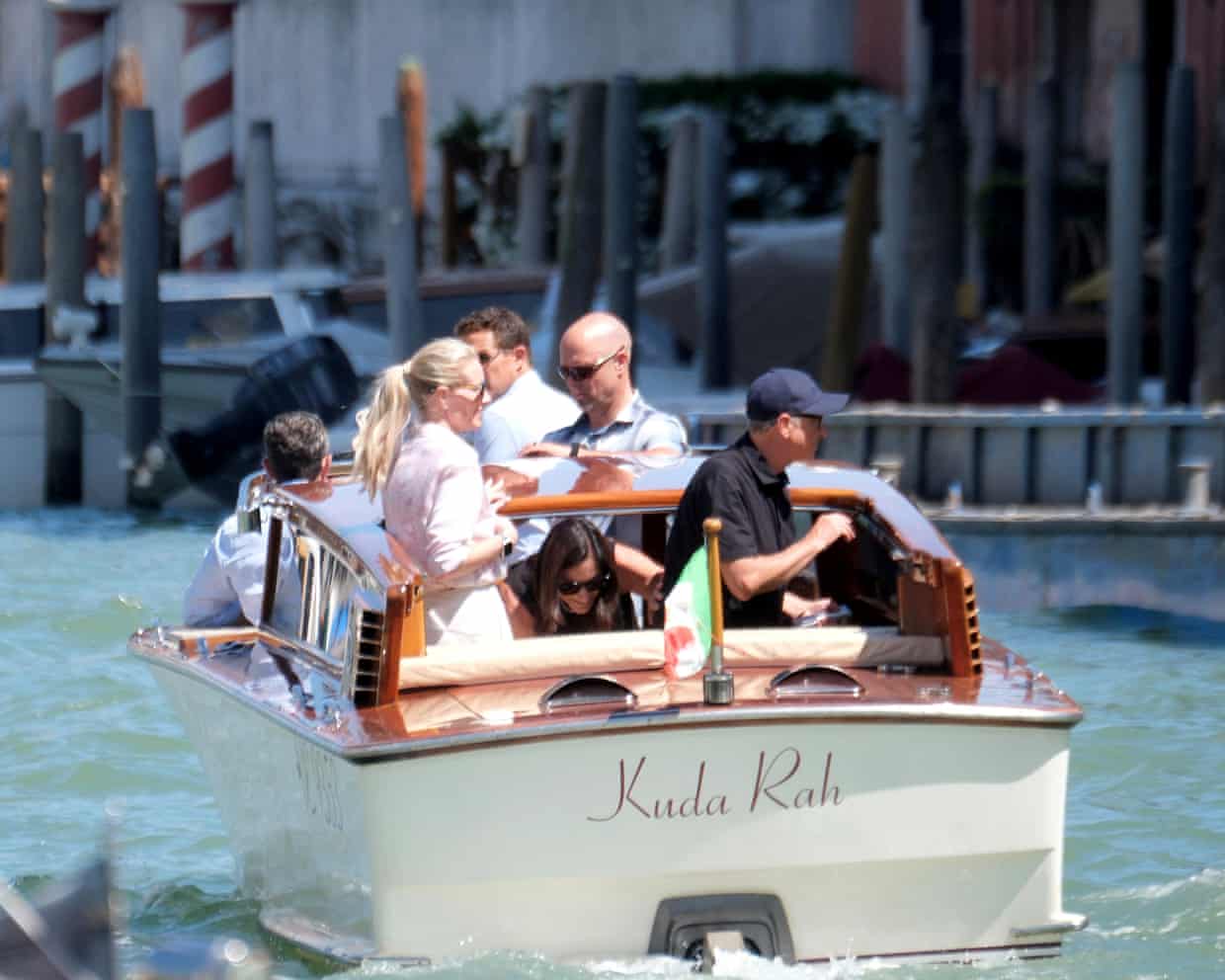 Những điều đặc biệt trong “đám cưới thế kỷ” của ông trùm Amazon Jeff Bezos- Ảnh 8. Những điều đặc biệt trong “đám cưới thế kỷ” của ông trùm Amazon Jeff Bezos- Ảnh 8.