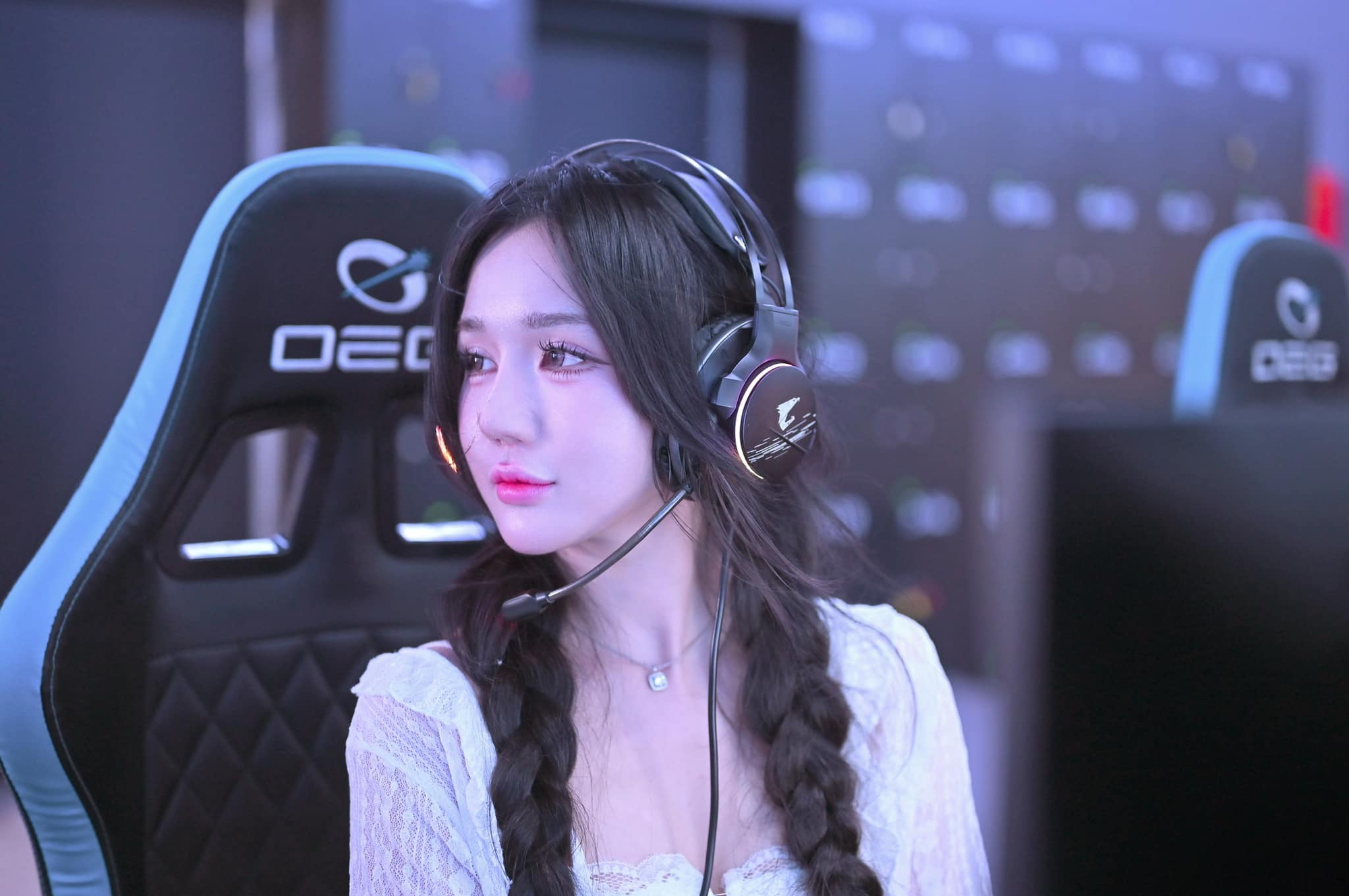 Không thể rời mắt khỏi 30 giây khoe vũ đạo mê đắm của nữ coser xinh đẹp- Ảnh 2.