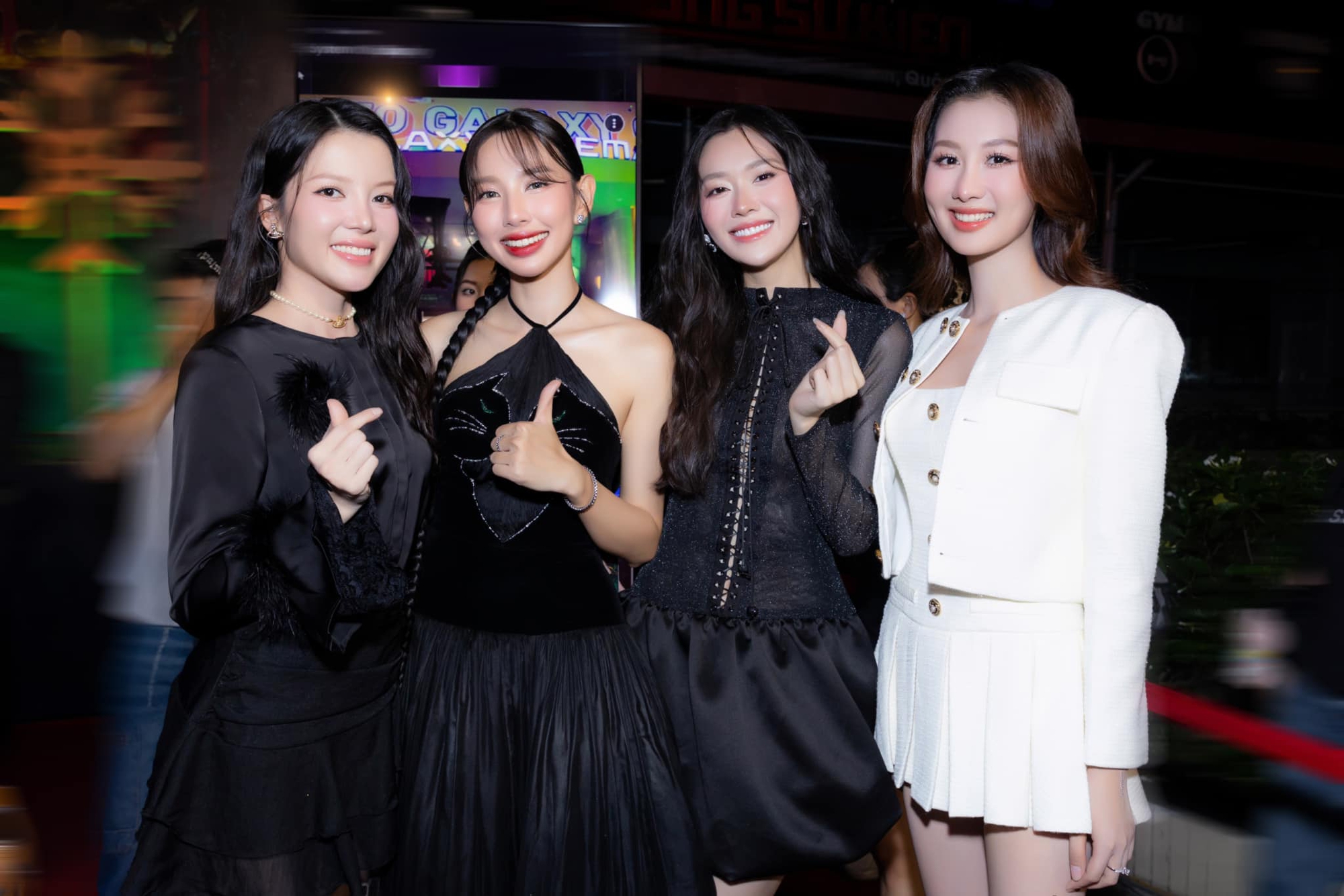 Hoa hậu Việt bị Hoa hậu Việt bị