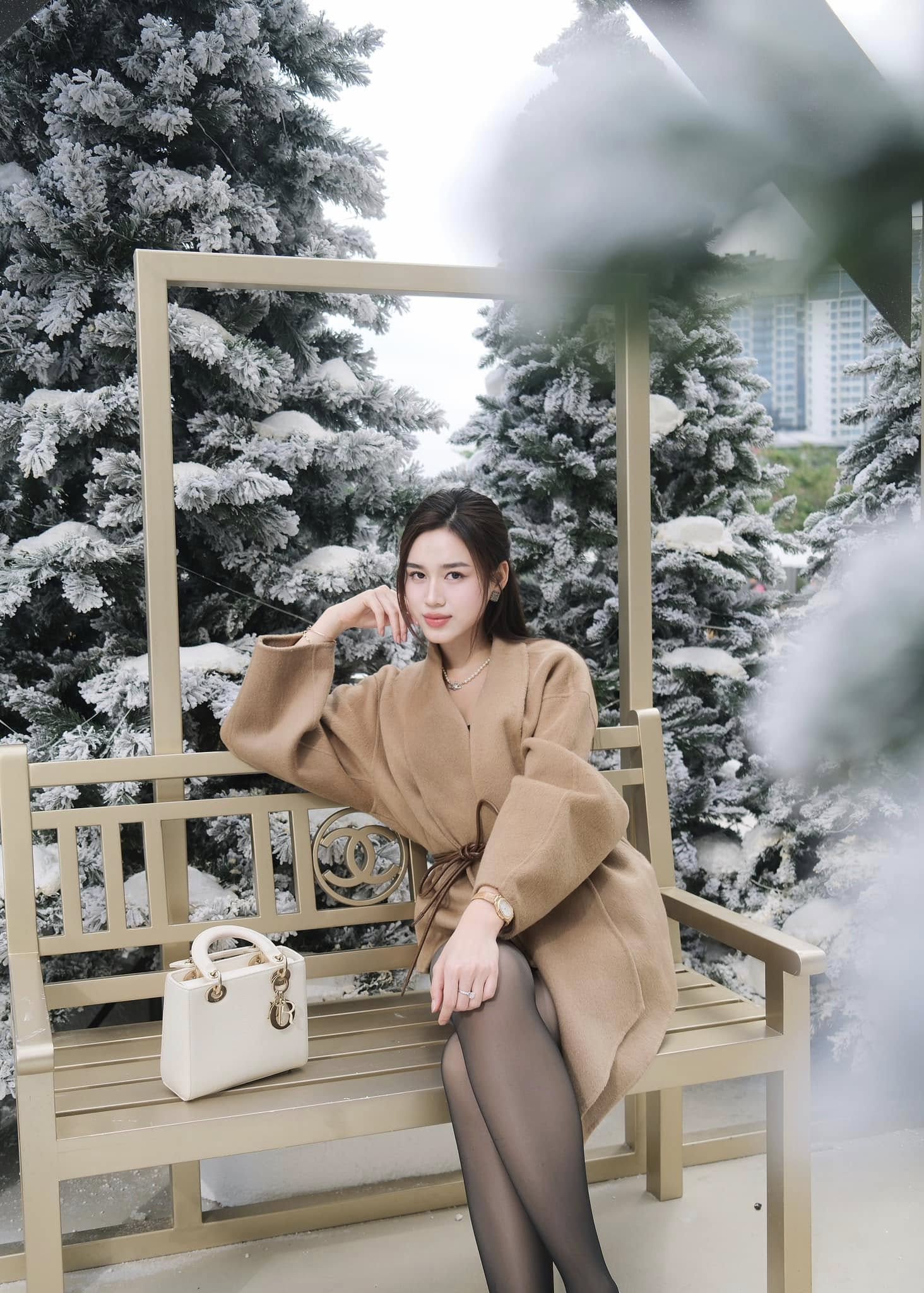 Hoa hậu Việt Nam phản ứng thế nào hậu lộ ảnh hẹn hò và nghi sắp cưới thiếu gia?- Ảnh 5. Hoa hậu Việt Nam phản ứng thế nào hậu lộ ảnh hẹn hò và nghi sắp cưới thiếu gia?- Ảnh 5.