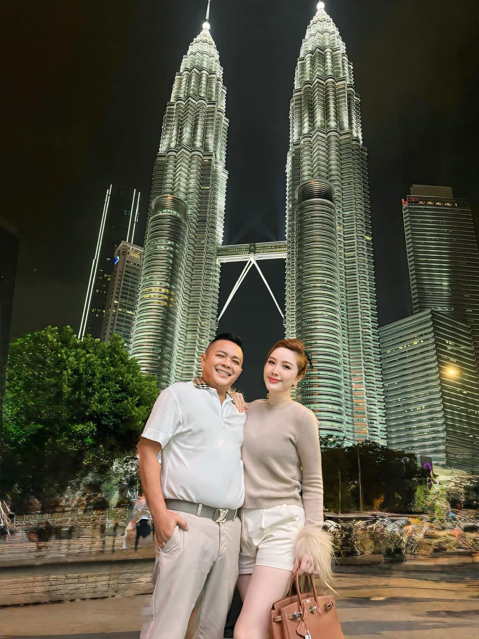 Sao nữ Vbiz gây bùng nổ khi trả lời câu hỏi kém duyên