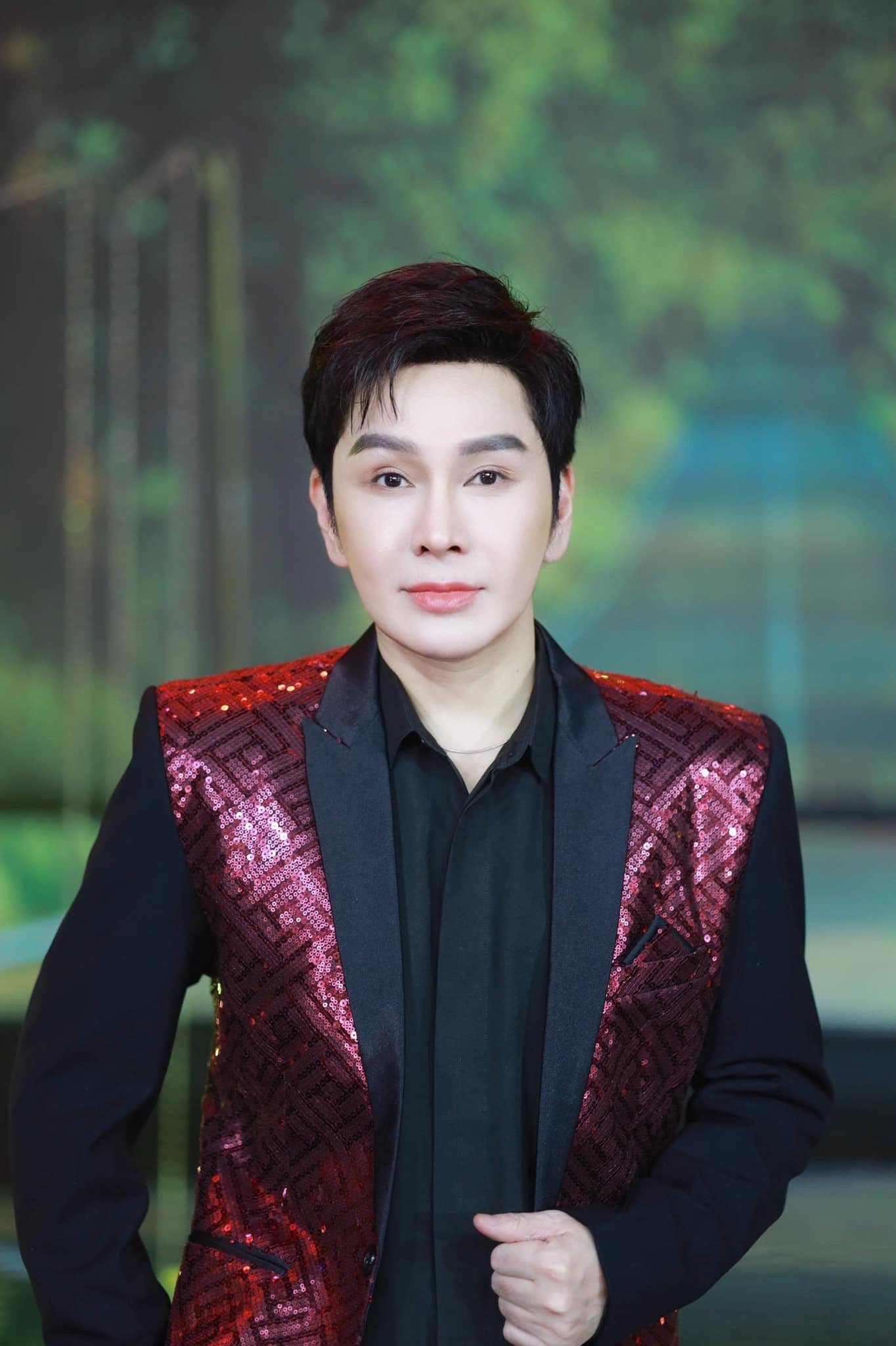 Nam NSƯT yêu Hoa hậu đã có 3 con: Được chuyển giao 2 công ty, ở biệt thự xa hoa 200 tỷ- Ảnh 2. Nam NSƯT yêu Hoa hậu đã có 3 con: Được chuyển giao 2 công ty, ở biệt thự xa hoa 200 tỷ- Ảnh 2.