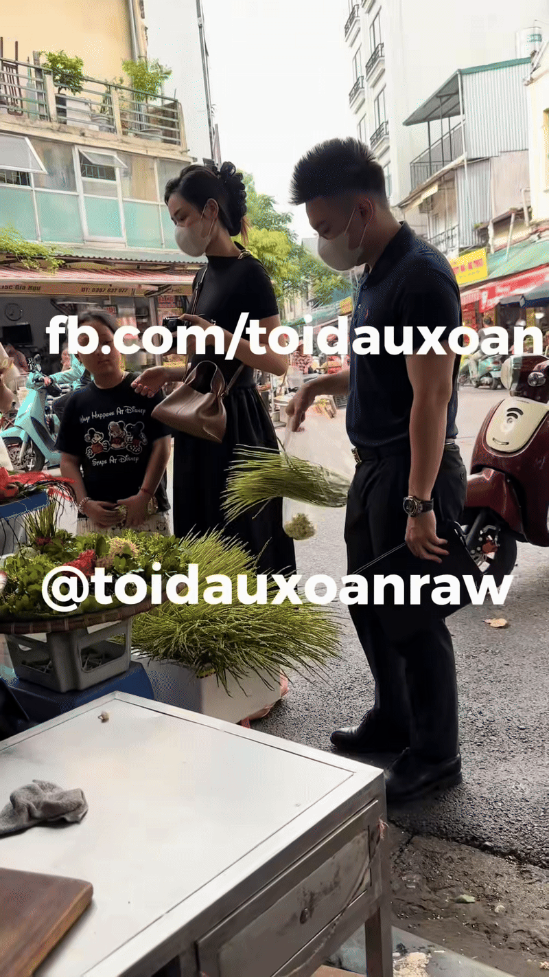 Bắt gặp bạn trai thiếu gia Hoa hậu Đỗ Hà hộ tống mẹ vợ tương lai, có 1 hành động nhằm né sự chú ý- Ảnh 4. Bắt gặp bạn trai thiếu gia Hoa hậu Đỗ Hà hộ tống mẹ vợ tương lai, có 1 hành động nhằm né sự chú ý- Ảnh 4.