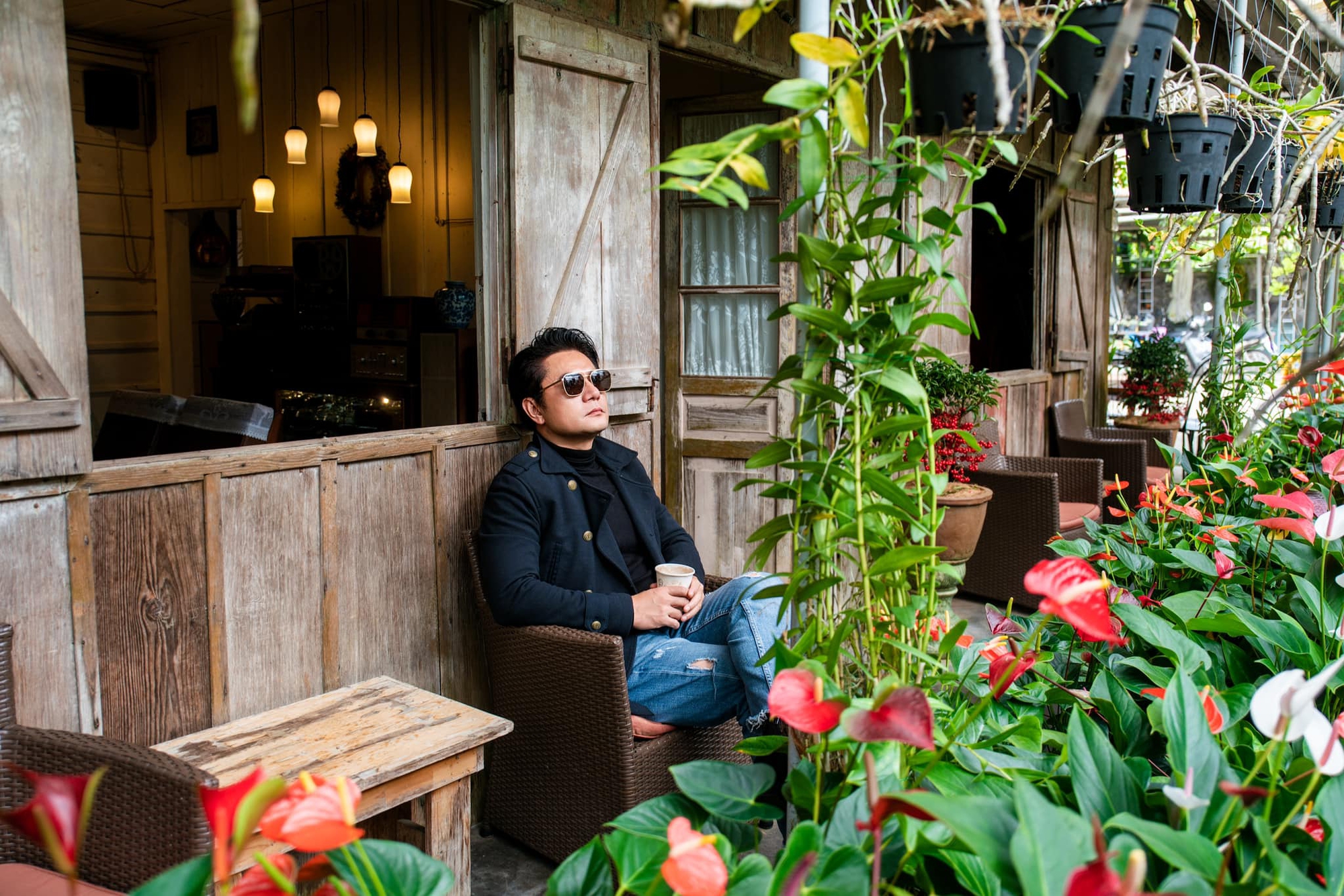 "Vua quảng cáo" 30 giây kiếm 1,5 tỷ đồng: Bỏ Mỹ về Việt Nam sống sau 15 năm vật lộn ở xứ người 471688155101621632129147847019753491369410225n 1742463642247 1742463642396949046904