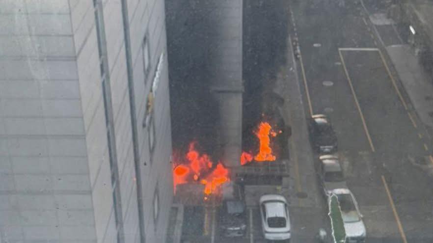 Hàn Quốc: Cháy lớn tại toà nhà cao tầng khi hơn 300 người vẫn mắc kẹt bên trong- Ảnh 3. Hàn Quốc: Cháy lớn tại toà nhà cao tầng khi hơn 300 người vẫn mắc kẹt bên trong- Ảnh 3.