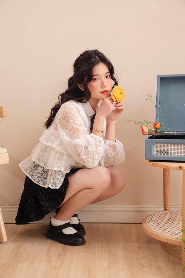 Hot girl 2K hóa tiên cá xinh đẹp,