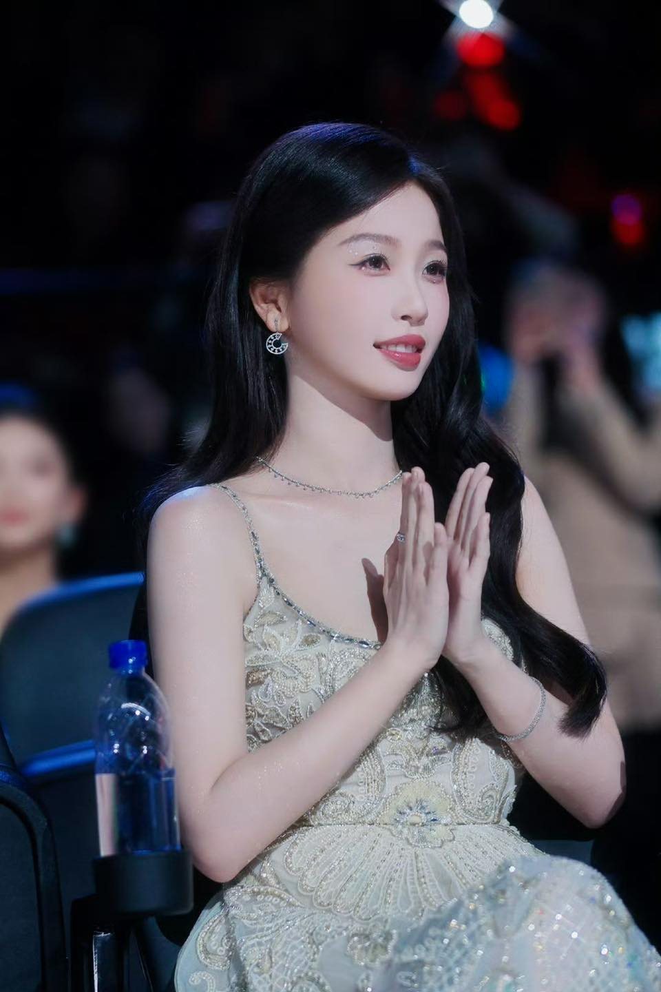 Triệu Lệ Dĩnh và dàn sao Cbiz khiến MXH Hàn Quốc Triệu Lệ Dĩnh và dàn sao Cbiz khiến MXH Hàn Quốc