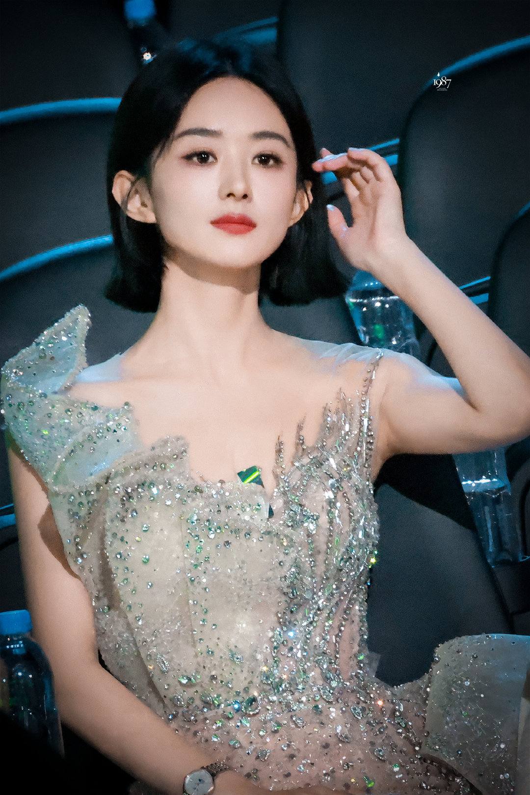 Triệu Lệ Dĩnh và dàn sao Cbiz khiến MXH Hàn Quốc Triệu Lệ Dĩnh và dàn sao Cbiz khiến MXH Hàn Quốc