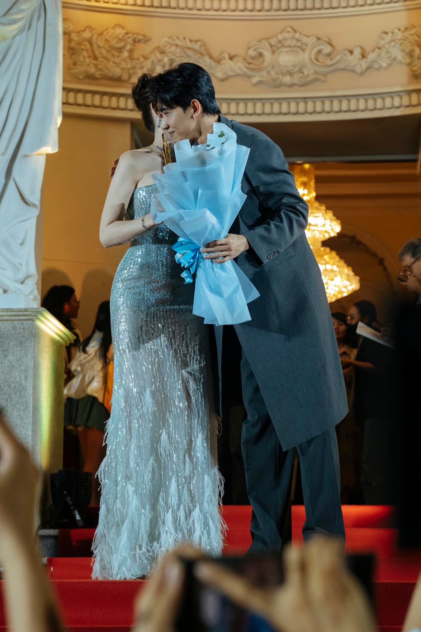 Đôi Vbiz lộ bí mật đang hẹn hò chỉ vì không để ý 1 hành động hầu như ai cũng làm mỗi ngày!- Ảnh 5. Đôi Vbiz lộ bí mật đang hẹn hò chỉ vì không để ý 1 hành động hầu như ai cũng làm mỗi ngày!- Ảnh 5.