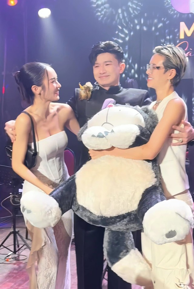 Vướng tin hẹn hò, 2 sao nữ Vbiz tiếp tục lộ hint tình cảm- Ảnh 2. Vướng tin hẹn hò, 2 sao nữ Vbiz tiếp tục lộ hint tình cảm- Ảnh 2.