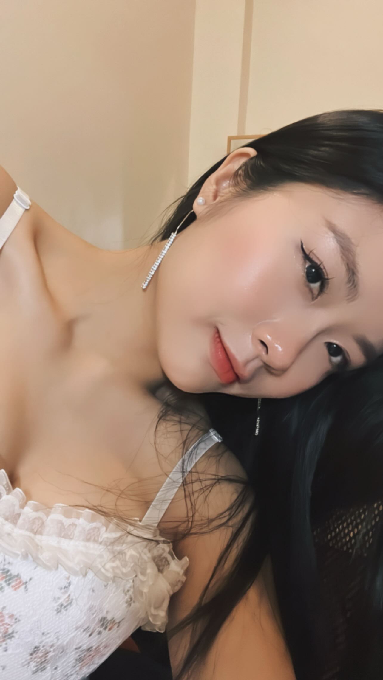 Thoát vai công sở, cô gái hàng không tung loạt video khiến dân mạng xao xuyến- Ảnh 4. Thoát vai công sở, cô gái hàng không tung loạt video khiến dân mạng xao xuyến- Ảnh 4.