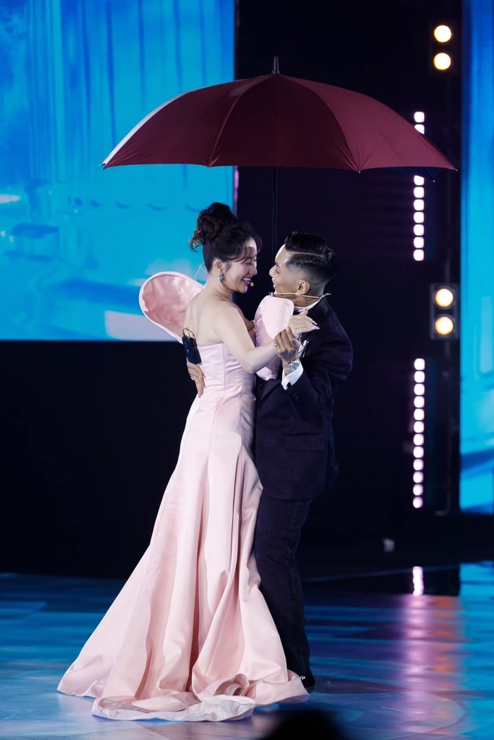 Chí Anh lên tiếng việc chấm điểm thấp cho màn nhảy của Khánh Thi - Phan Hiển- Ảnh 1. Chí Anh lên tiếng việc chấm điểm thấp cho màn nhảy của Khánh Thi - Phan Hiển- Ảnh 1.