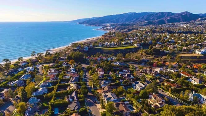 Sốc trước hình ảnh của khu phố tập trung giới siêu giàu nước Mỹ trước và sau thảm hoạ: