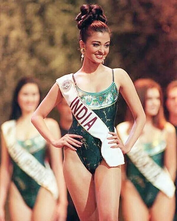 "Mỹ nhân đẹp nhất thế giới" phải cúi mình cưới cây chuối rồi mới được làm dâu hào môn 473823916184809892300467106970 1760171777033 17601717781942107045837