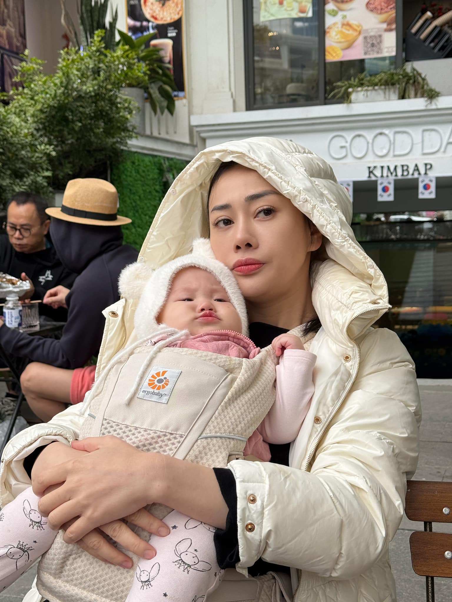 Khoảnh khắc hài hước của mẹ con Phương Oanh, biểu cảm nhóc tỳ khiến ai cũng bật cười- Ảnh 3. Khoảnh khắc hài hước của mẹ con Phương Oanh, biểu cảm nhóc tỳ khiến ai cũng bật cười- Ảnh 3.