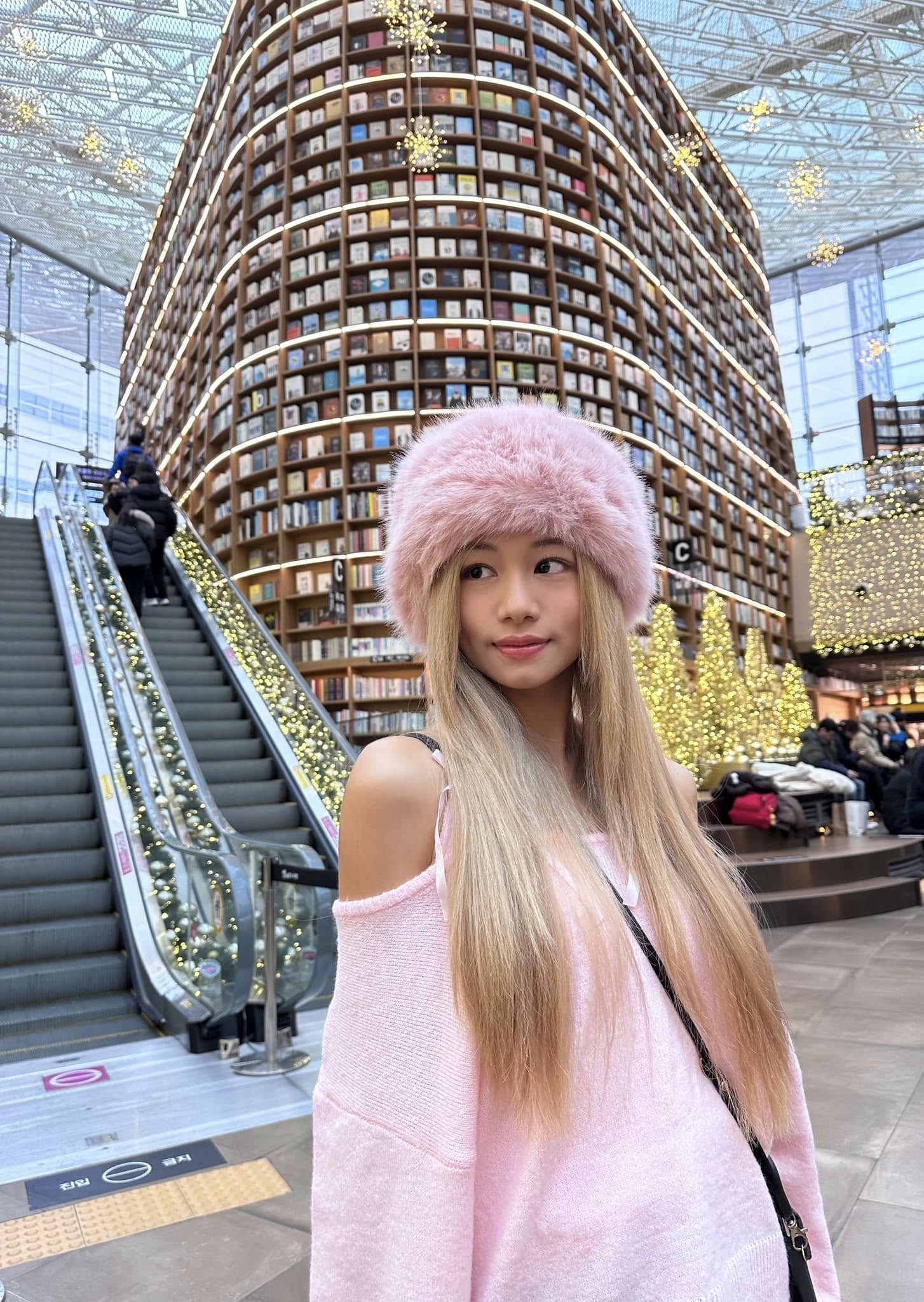 Động thái lạ của Ngân Hoà giữa loạt nghi vấn gây xôn xao việc kêu gọi tiền chữa suy thận giai đoạn cuối- Ảnh 2. Động thái lạ của Ngân Hoà giữa loạt nghi vấn gây xôn xao việc kêu gọi tiền chữa suy thận giai đoạn cuối- Ảnh 2.