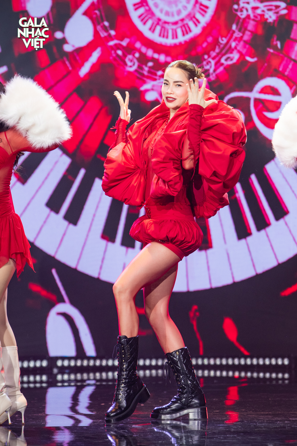 Giữa ồn ào với Minh Hằng, Hồ Ngọc Hà: