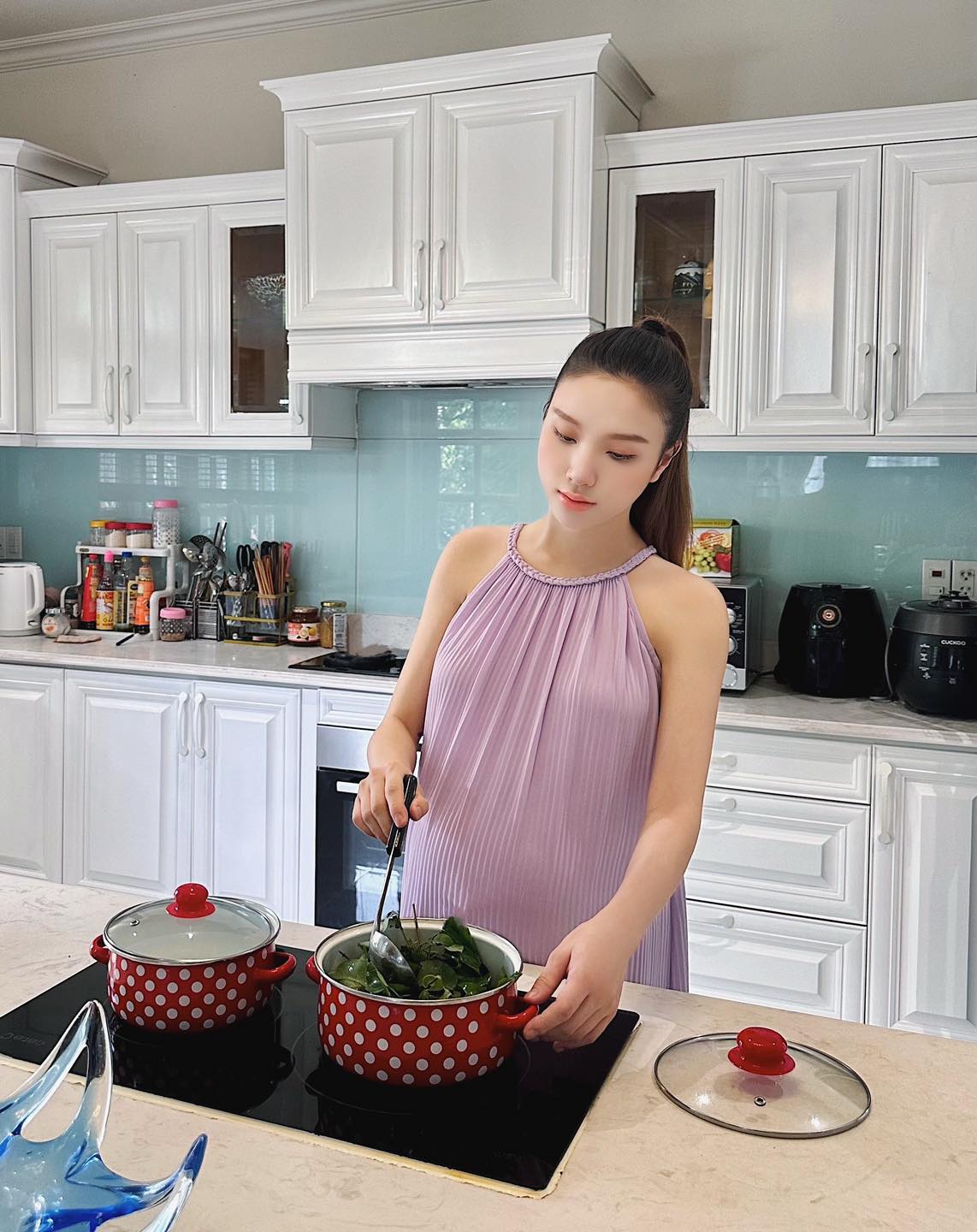 Mỹ nhân Việt là nữ tổng tài sở hữu biệt thự bề thế ở TP.HCM, đi Lamborghini 18 tỷ đồng, dùng điện thoại Vertu- Ảnh 5.