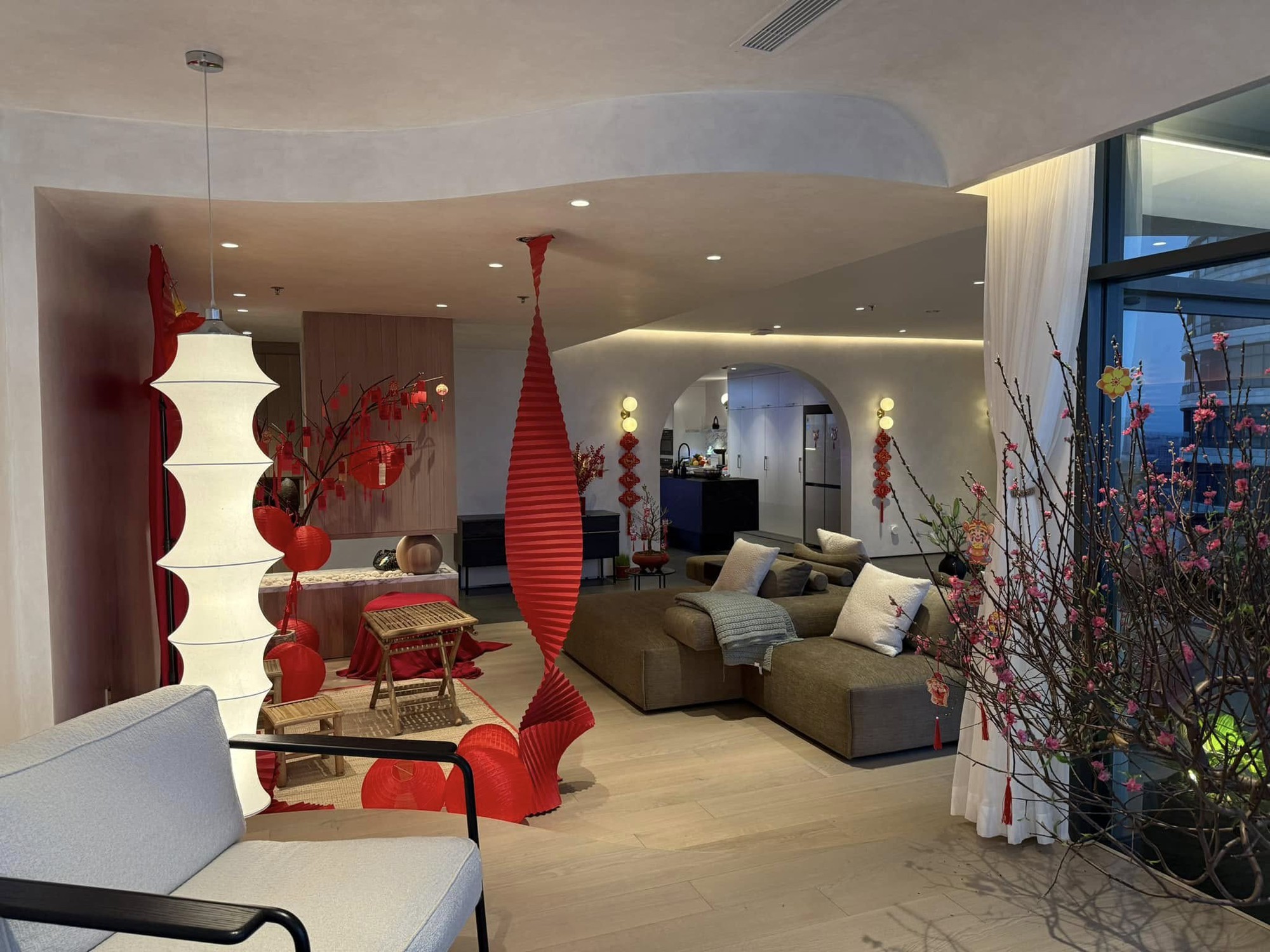 Người đẹp Vbiz gặp sự cố đến mức bảo vệ gấp rút lên nhà, hoá ra vì 1 thói quen đêm Giao thừa- Ảnh 3. Người đẹp Vbiz gặp sự cố đến mức bảo vệ gấp rút lên nhà, hoá ra vì 1 thói quen đêm Giao thừa- Ảnh 3.