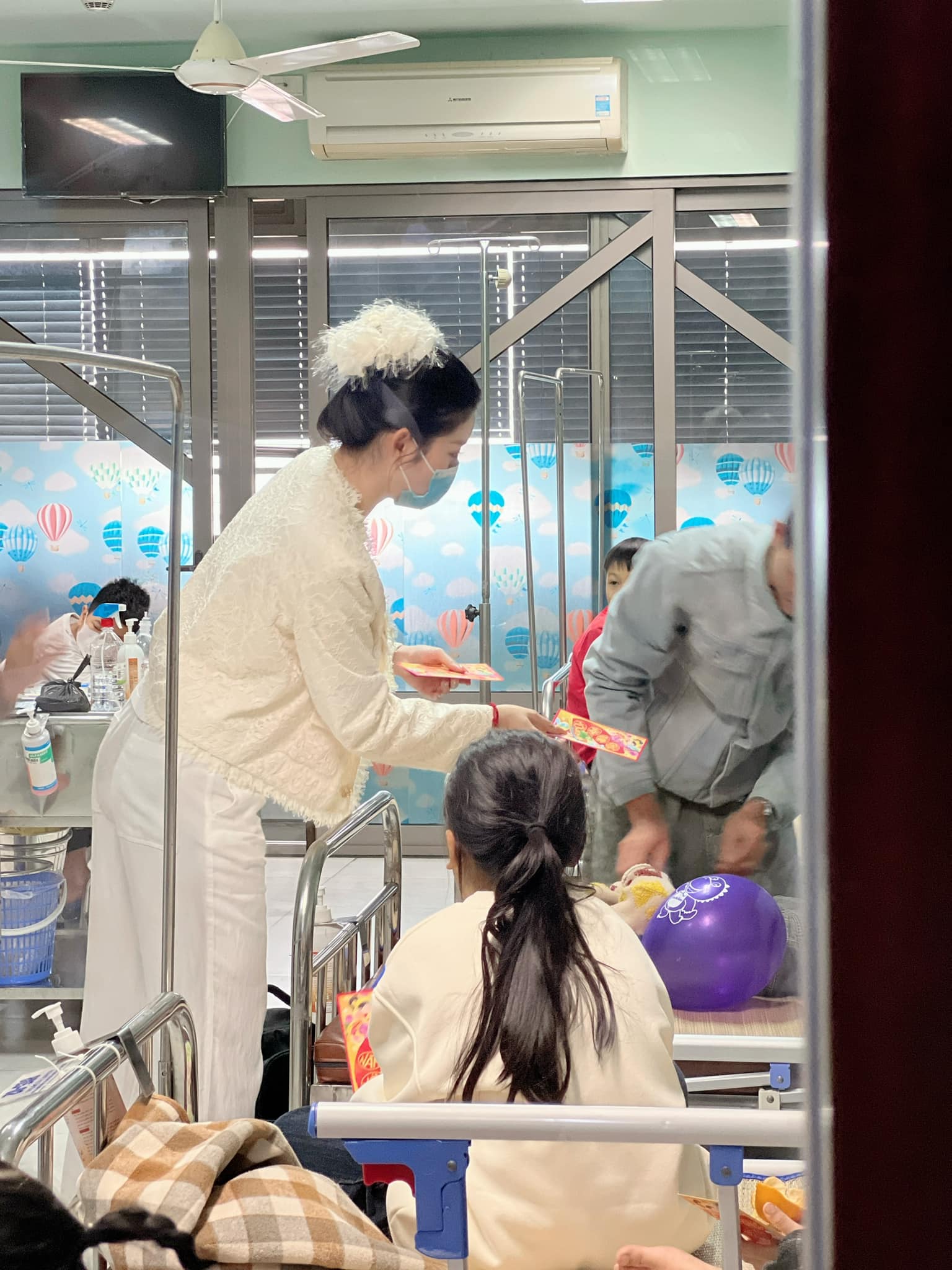 Cuộc sống hiện tại của Á hậu được báo Trung gọi là