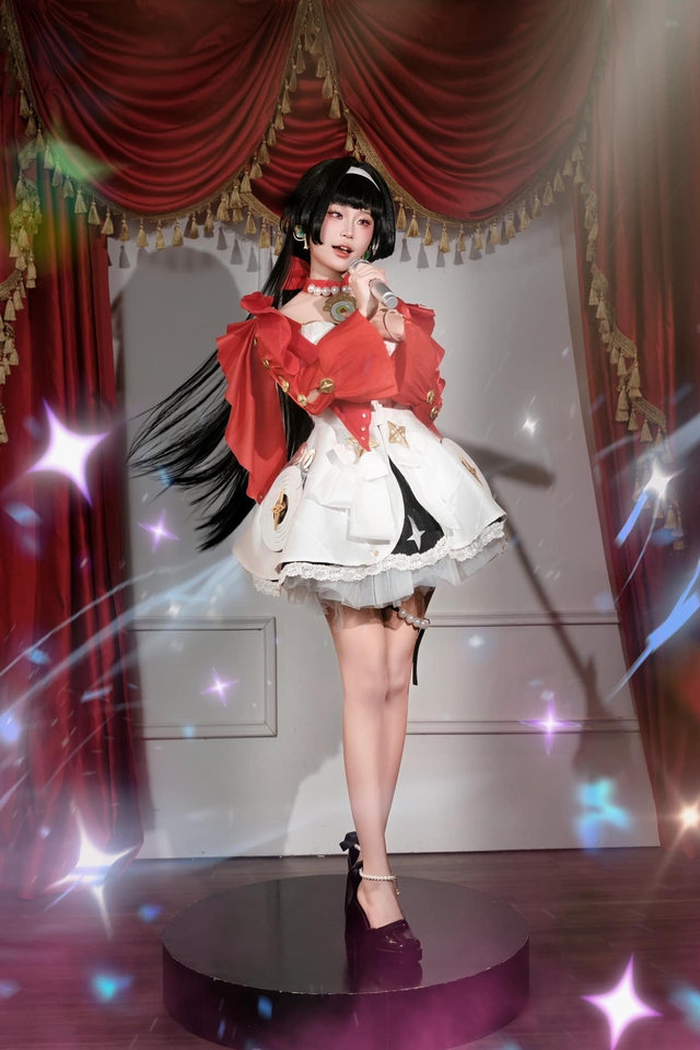 Nữ streamer gây ấn tượng với những màn biến hình