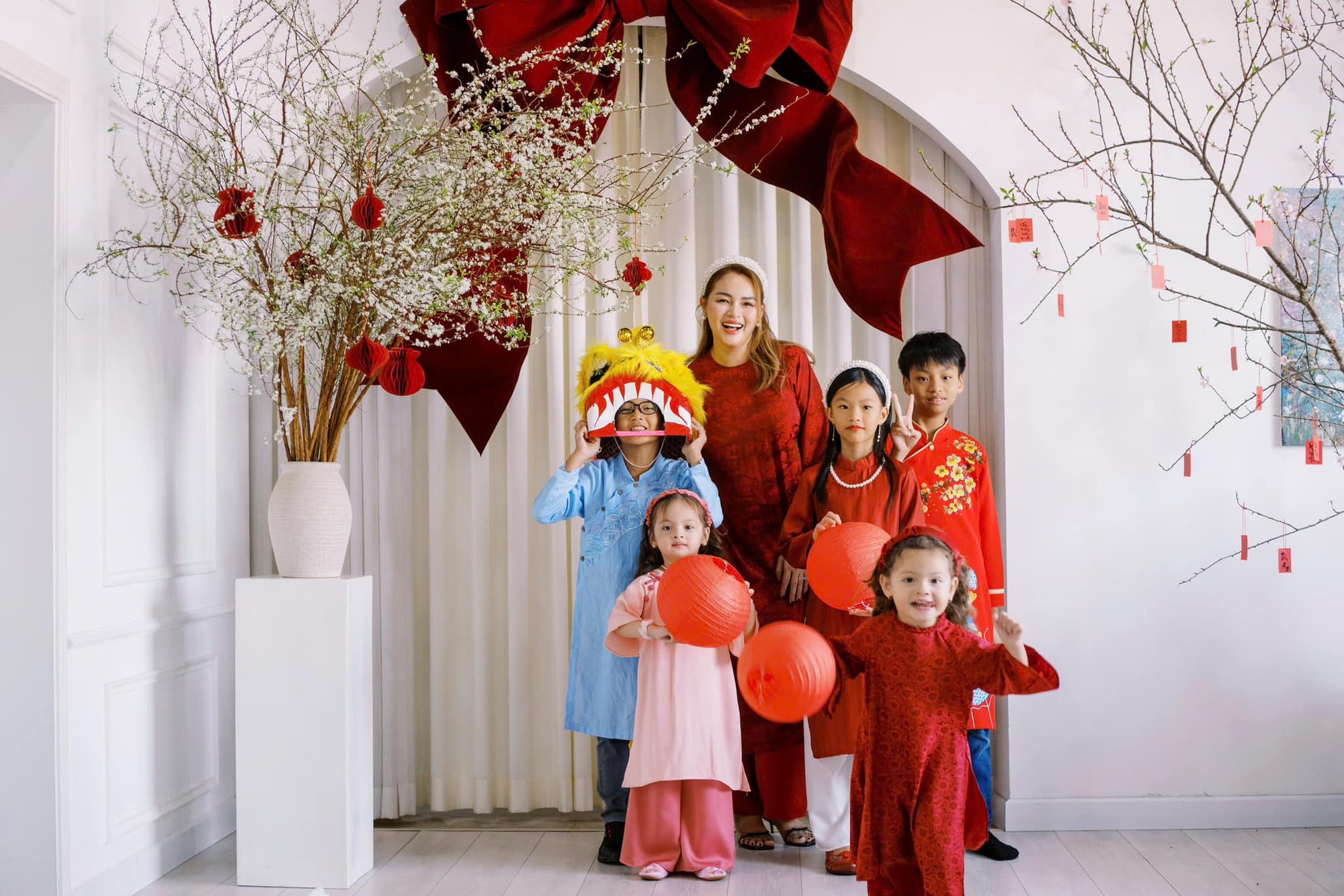 Mỹ nhân Việt một mình nuôi 5 con, bỏ trống nhà 16 tỷ ở TP.HCM, U40 sang Mỹ cưới chồng- Ảnh 8.