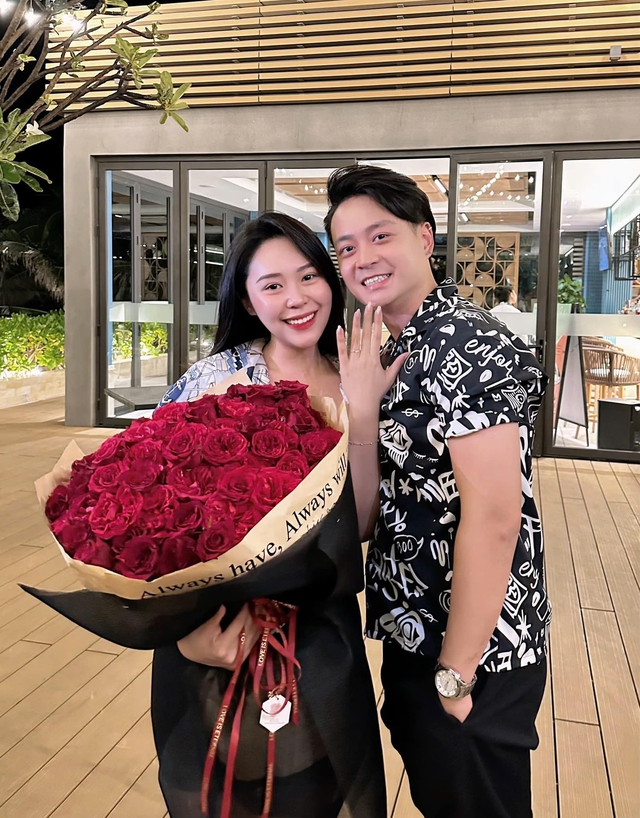 Nam diễn viên Vbiz kết hôn với bạn gái 9 năm: Dàn sao VTV đến chung vui, chi tiết về bố quá cố gây xúc động- Ảnh 7. Nam diễn viên Vbiz kết hôn với bạn gái 9 năm: Dàn sao VTV đến chung vui, chi tiết về bố quá cố gây xúc động- Ảnh 7.