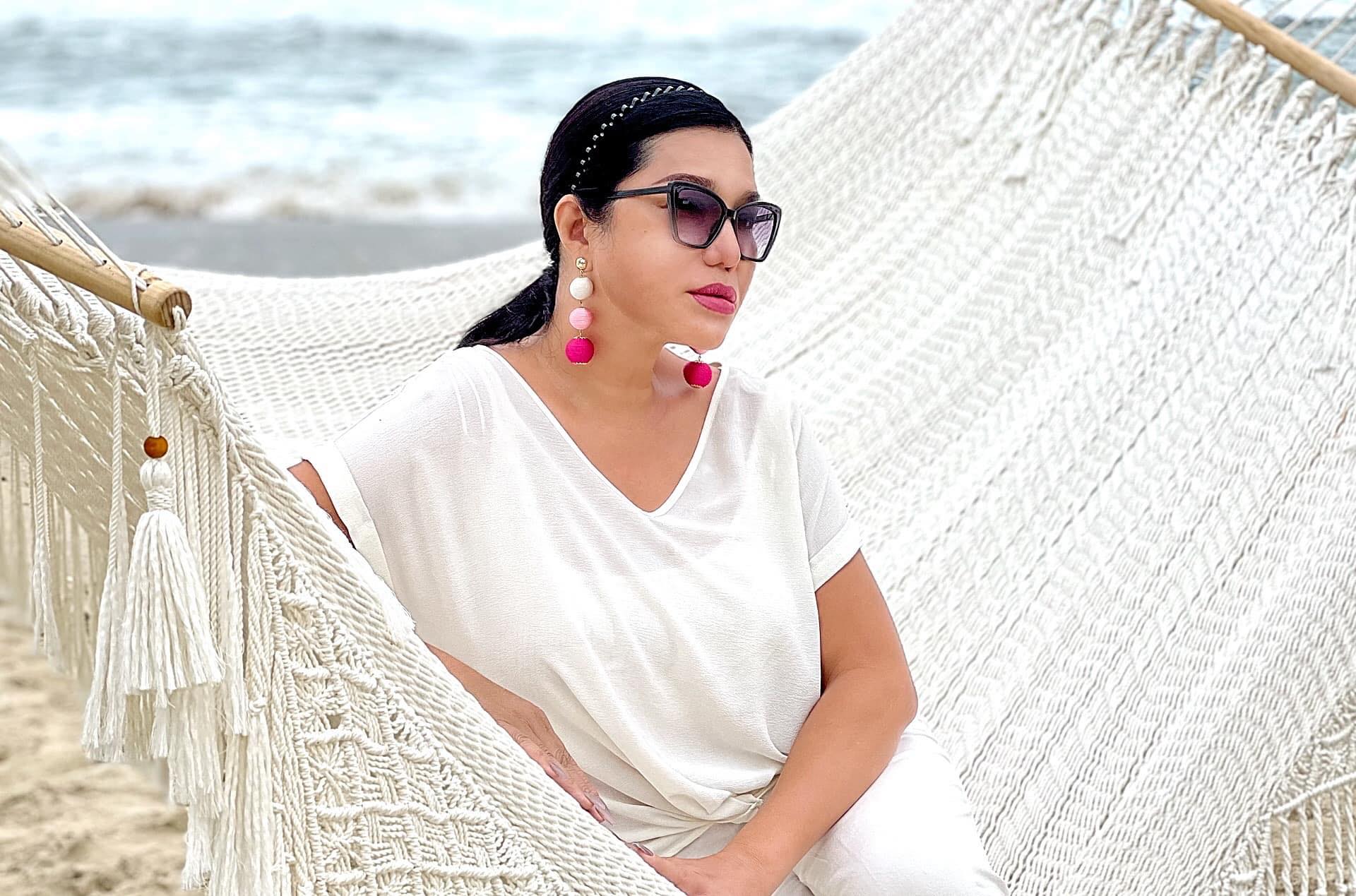 Ca sĩ chuyển giới đầu tiên của Việt Nam: 13 năm độc thân, thờ chồng, U60 vẫn thích chơi búp bê- Ảnh 3.