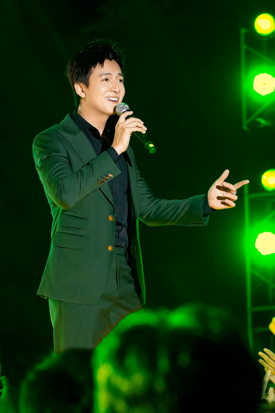 Ngoại hình điển trai của Ngoại hình điển trai của