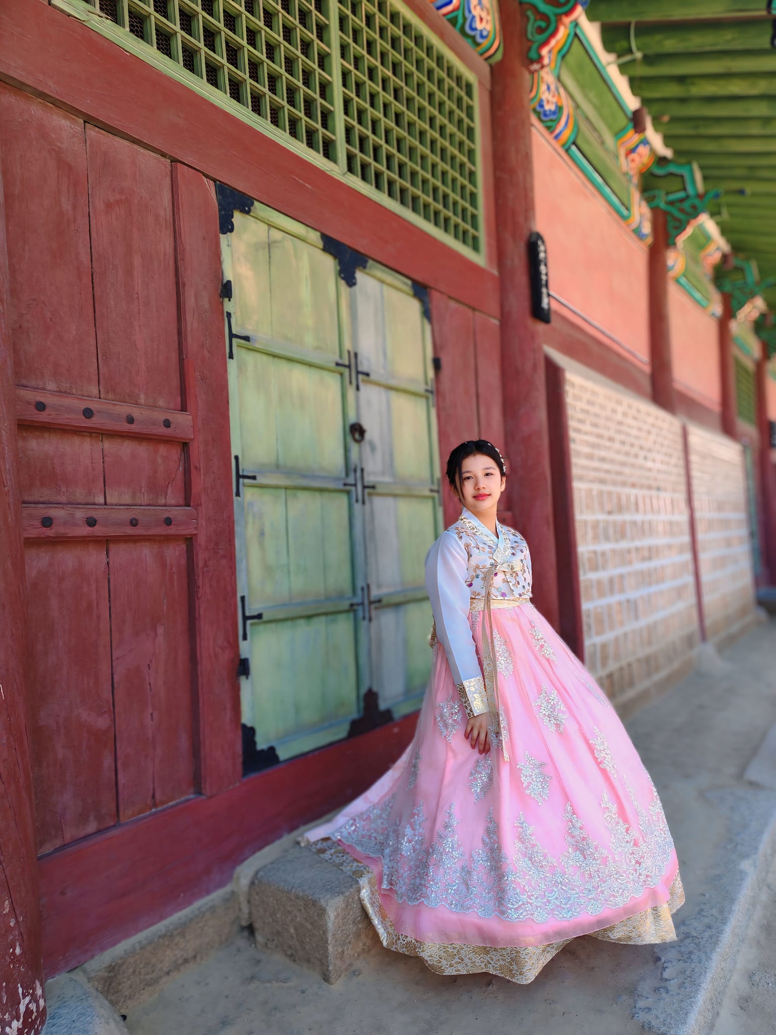 Ái nữ nhà Jennifer Phạm gây sốt ở tuổi 11: Được khen xinh đẹp như hoa hậu, nhìn phong cách đúng chuẩn