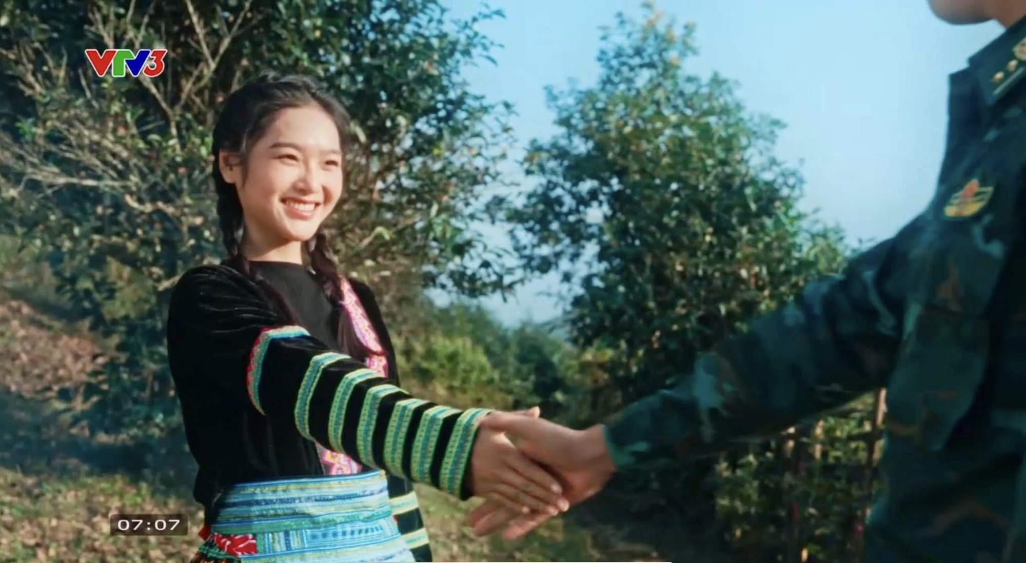 Mỹ nhân phim Việt giờ vàng viral khắp cõi mạng vì quá xinh, body ngoài đời đỉnh đến