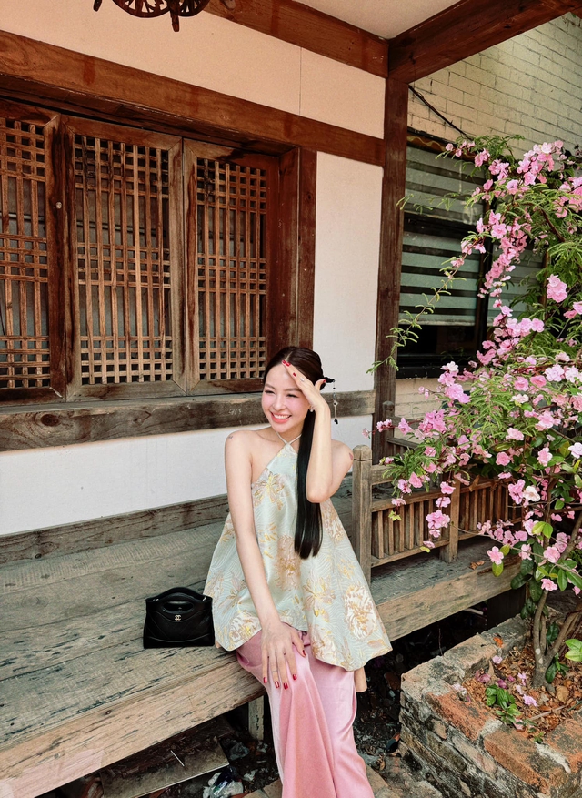 Diện trang phục bị nghi