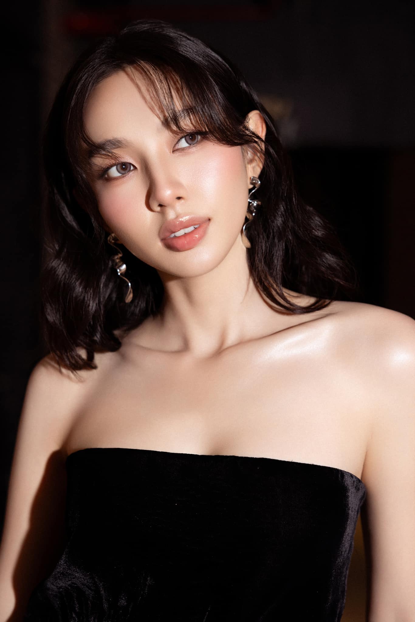 Nóng: Hoa hậu Thùy Tiên thừa nhận từng bị quấy rối trong thang máy- Ảnh 2. Nóng: Hoa hậu Thùy Tiên thừa nhận từng bị quấy rối trong thang máy- Ảnh 2.