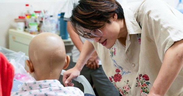 Hà Anh Tuấn tiết lộ 3 cuộc hội thoại gây xúc động mạnh khi gặp các bệnh nhi ung thư ngày giáp Tết 47514424611849789329944934659255854782142586n 1737947160231 17379471604682076698626 125 0 879 1440 crop 17379472530231889598398jpg