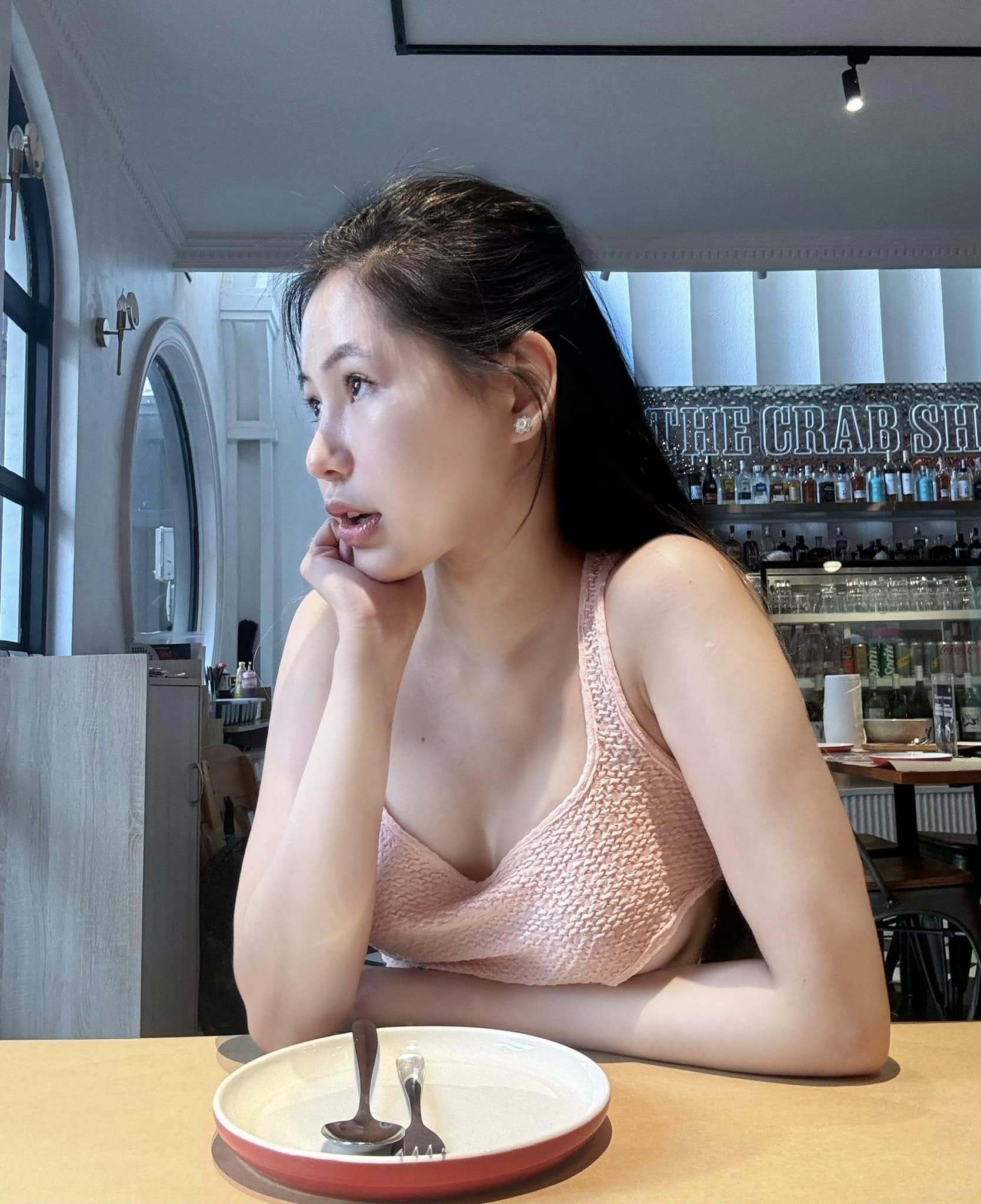 Hot girl xinh đẹp khoe số dư khủng, sổ đỏ cả sấp, cư dân mạng nhiệt tình Hot girl xinh đẹp khoe số dư khủng, sổ đỏ cả sấp, cư dân mạng nhiệt tình