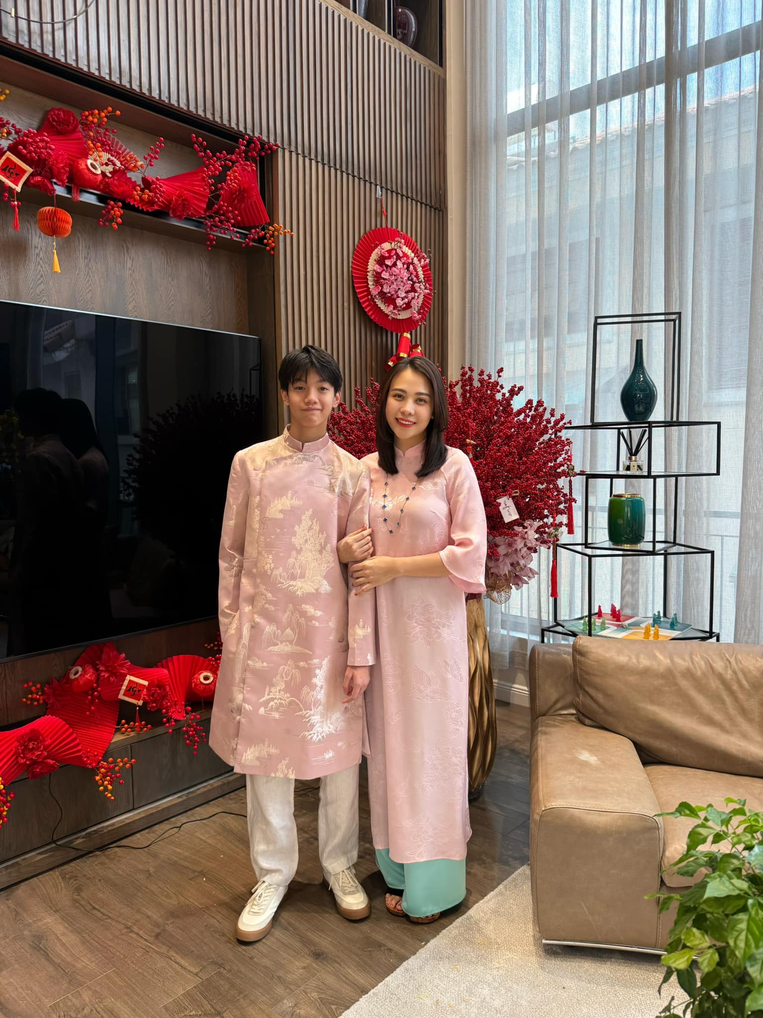 Cường Đô La nhận 2 mảnh giấy lúc nửa đêm, nội dung lộ thái độ thật của Đàm Thu Trang với Subeo- Ảnh 2. Cường Đô La nhận 2 mảnh giấy lúc nửa đêm, nội dung lộ thái độ thật của Đàm Thu Trang với Subeo- Ảnh 2.