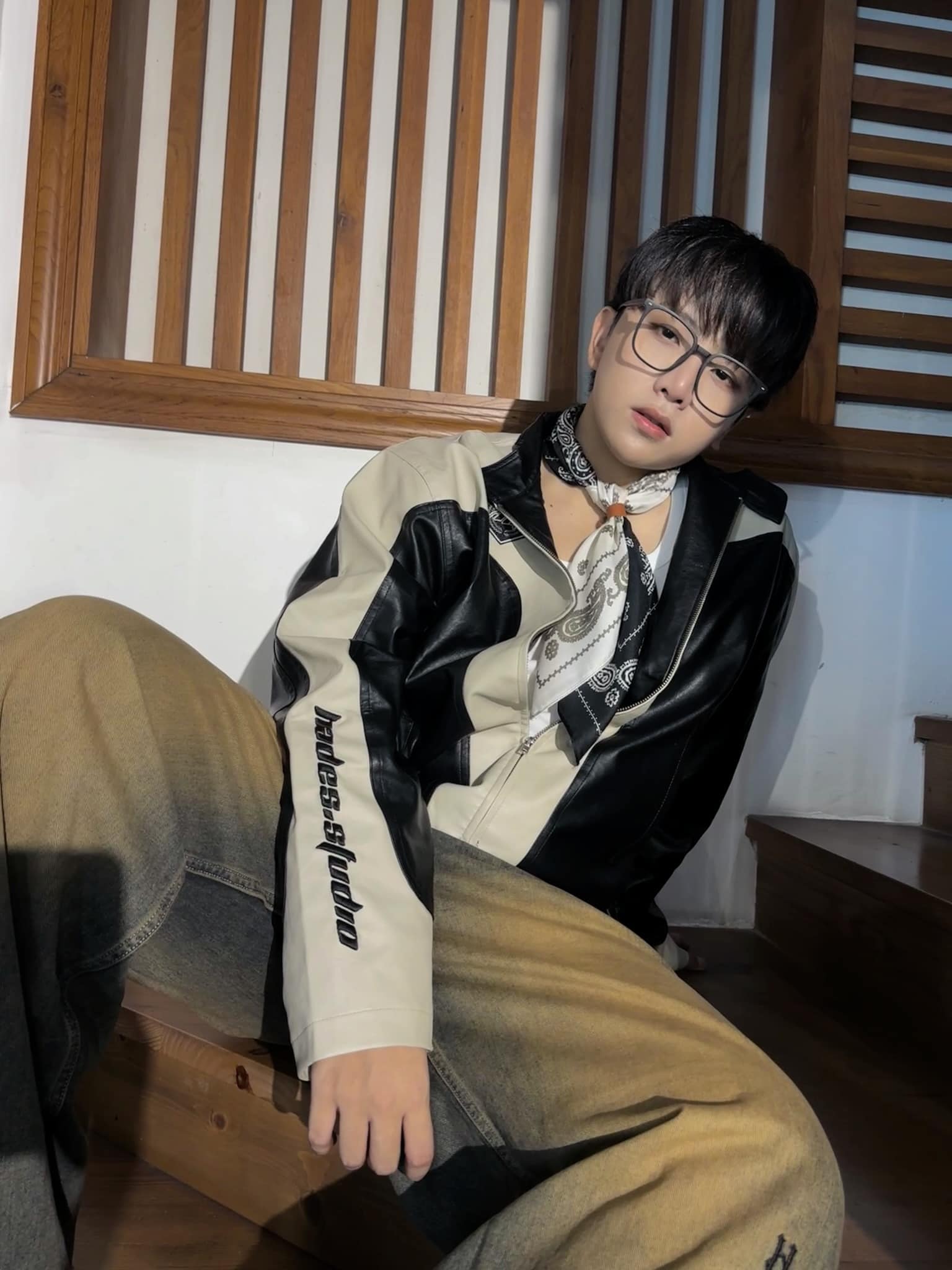 Động thái mới của sao nam Vbiz bị đồng nghiệp tố có con với fan: Động thái mới của sao nam Vbiz bị đồng nghiệp tố có con với fan: