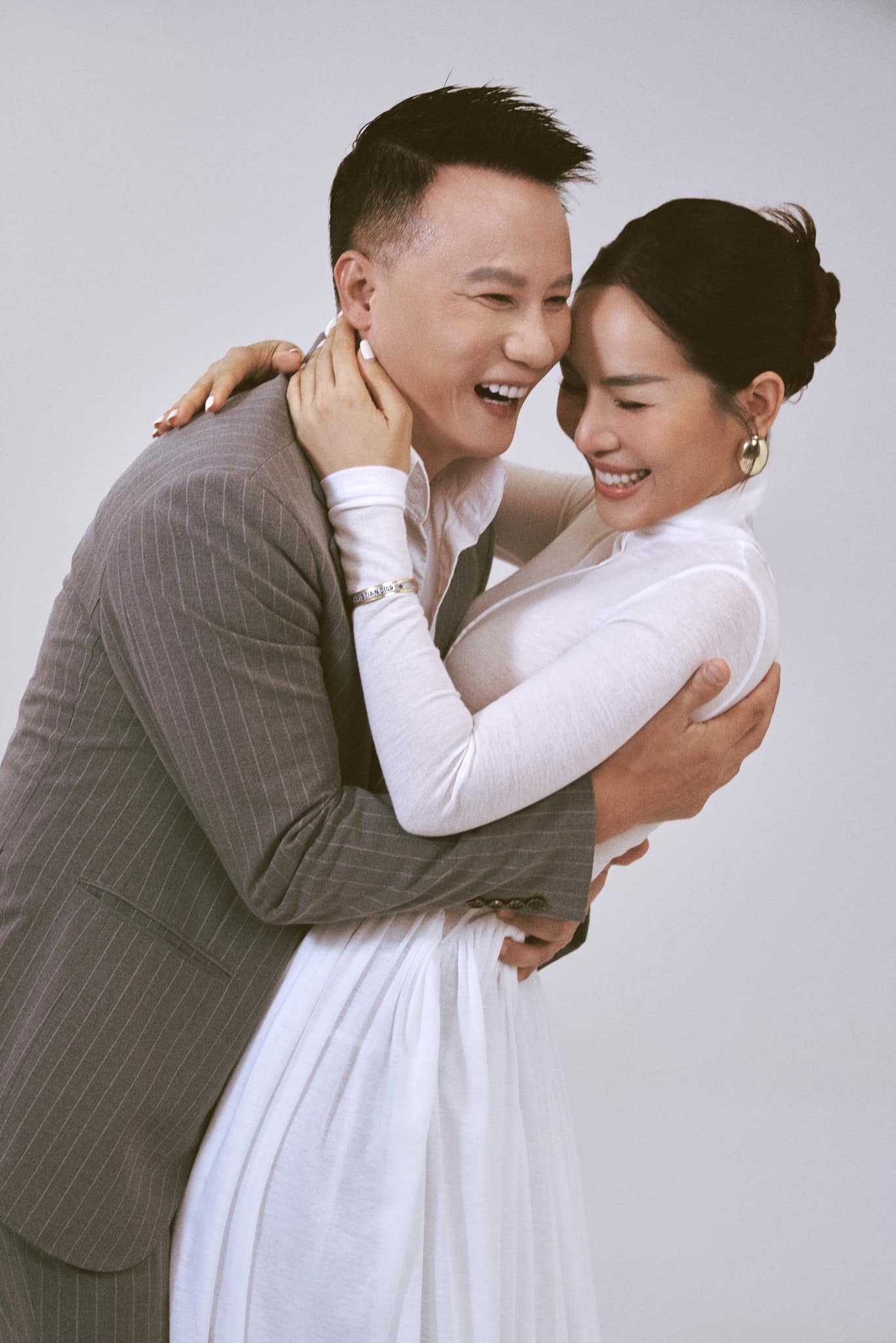 Sao nam Việt ngã lăn quay, đau đớn quằn quại trước cửa nhà bạn gái đúng Valentine, kết cục như phim- Ảnh 2. Sao nam Việt ngã lăn quay, đau đớn quằn quại trước cửa nhà bạn gái đúng Valentine, kết cục như phim- Ảnh 2.