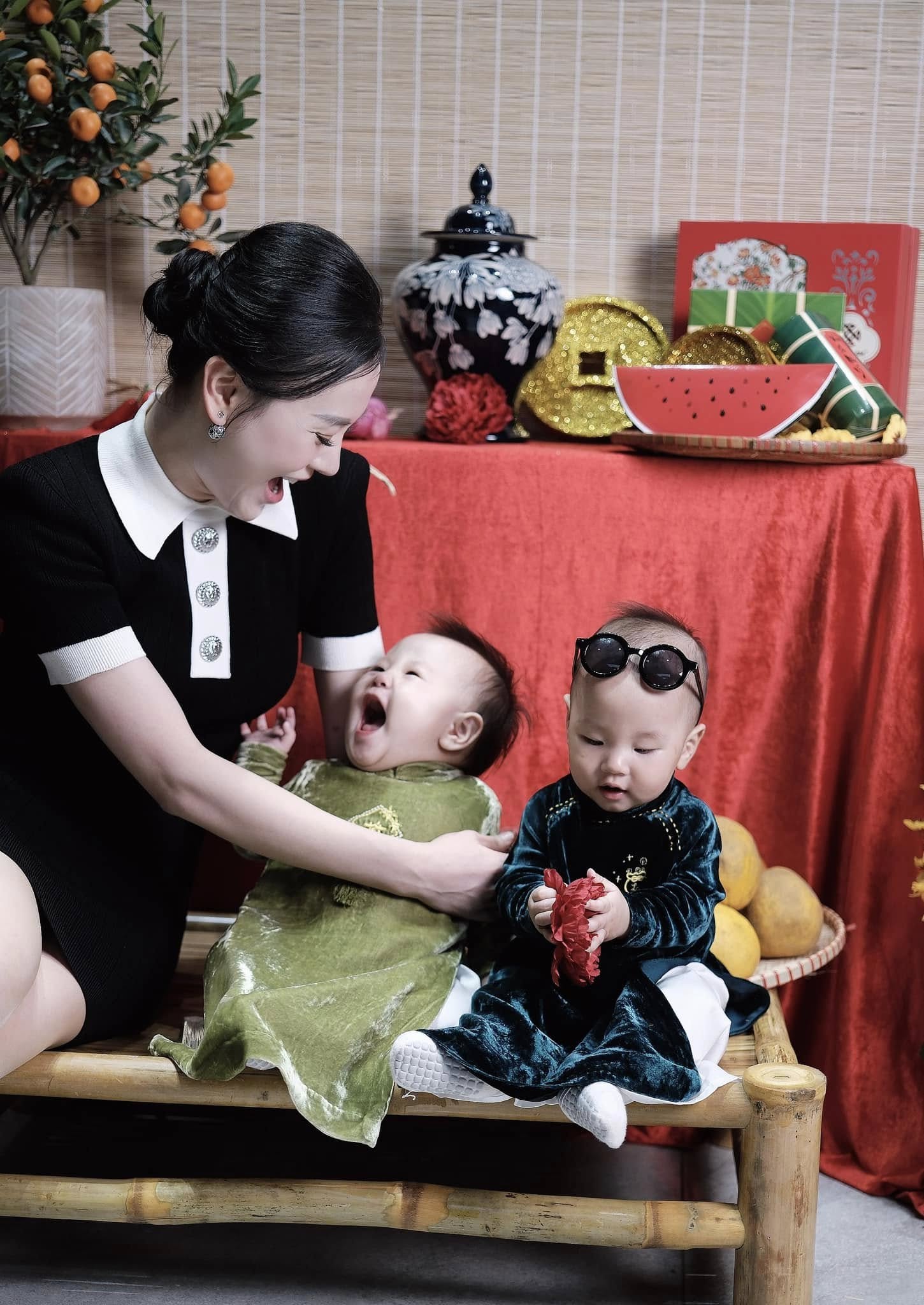 Cặp song sinh nhà Phương Oanh - shark Bình gây cười với loạt biểu cảm cực tinh nghịch- Ảnh 3. Cặp song sinh nhà Phương Oanh - shark Bình gây cười với loạt biểu cảm cực tinh nghịch- Ảnh 3.