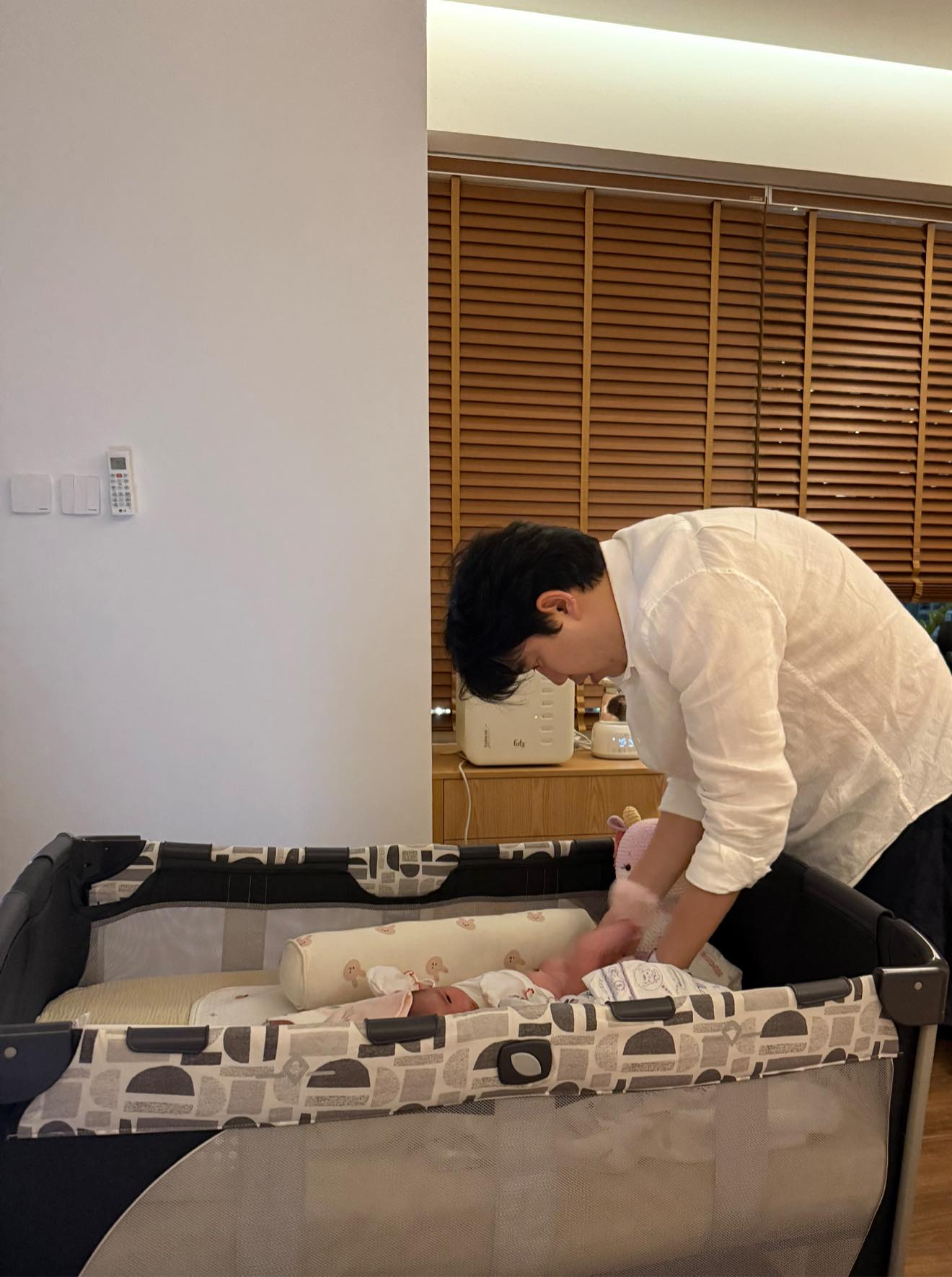 "Chị đẹp" Vbiz vừa sinh con bất ngờ công khai chồng bí ẩn 475621002102321473458808532508936171335889834n 17382886655251593098653 1738290895454 17382908955971061712903