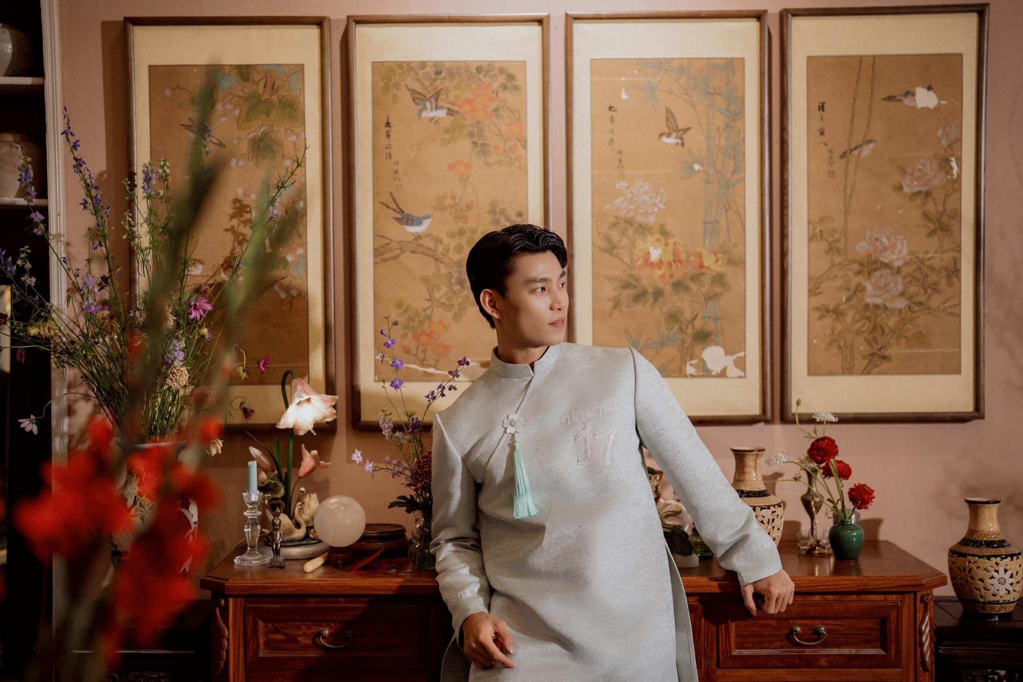 Văn Thanh hôn bạn gái