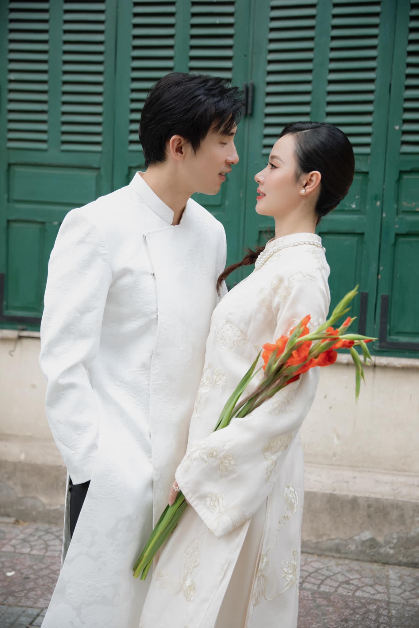 Vợ chồng Midu mùng 2 Tết: Tung bộ ảnh ngập Vợ chồng Midu mùng 2 Tết: Tung bộ ảnh ngập